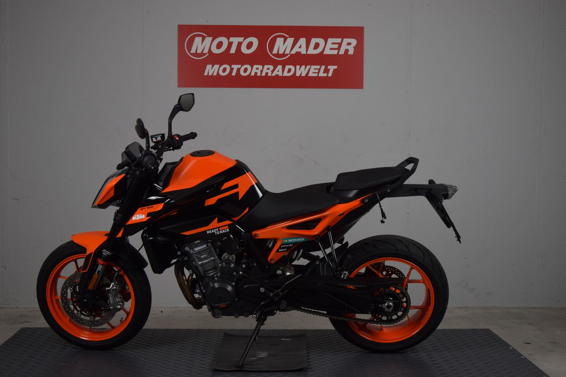 KTM 890 Duke GP-showroom-element-1
