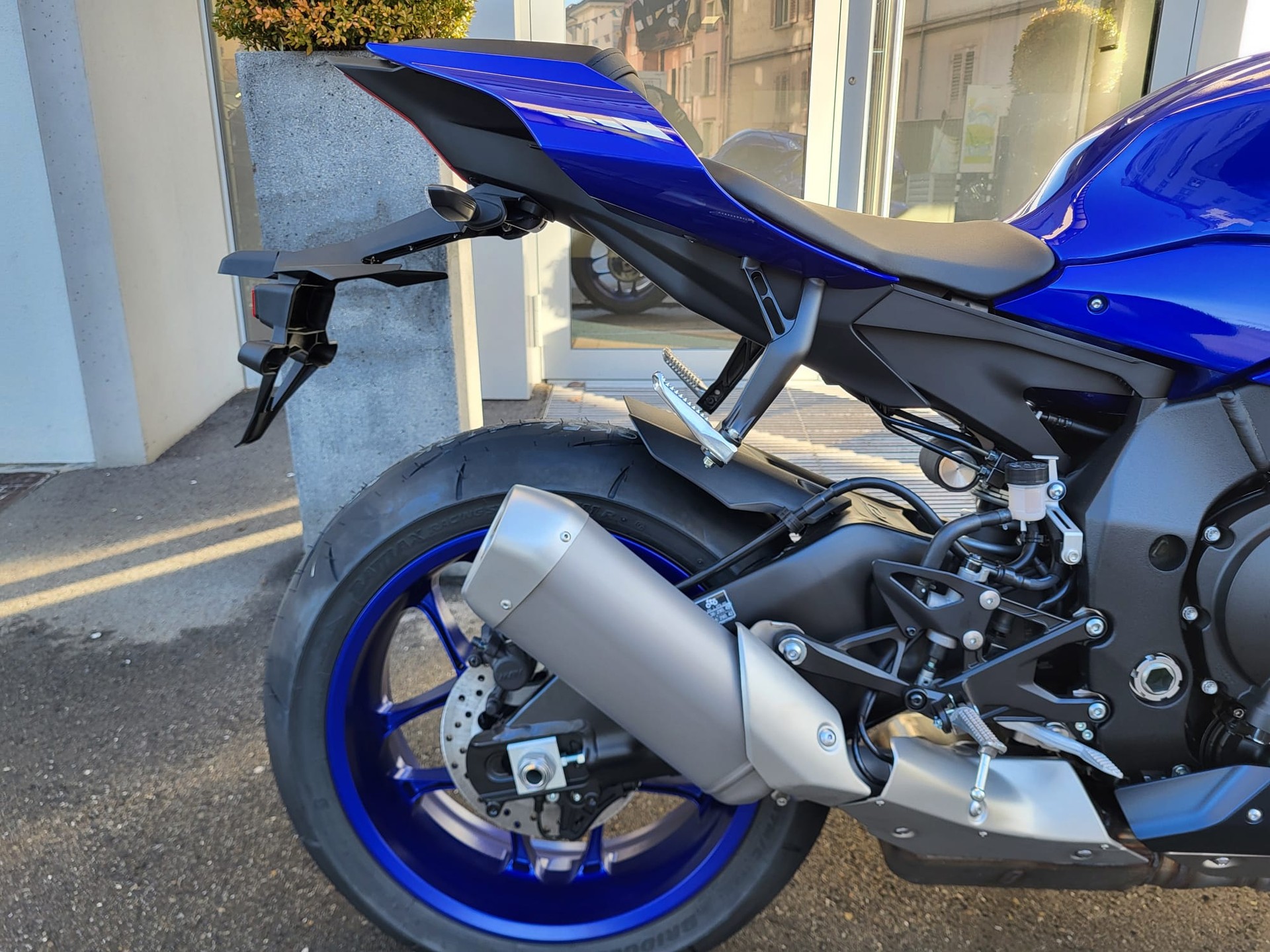 YAMAHA YZF-R1 ABS-showroom-element-1