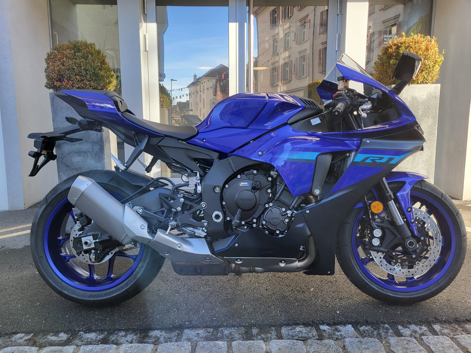 YAMAHA YZF-R1 ABS-showroom-element-2