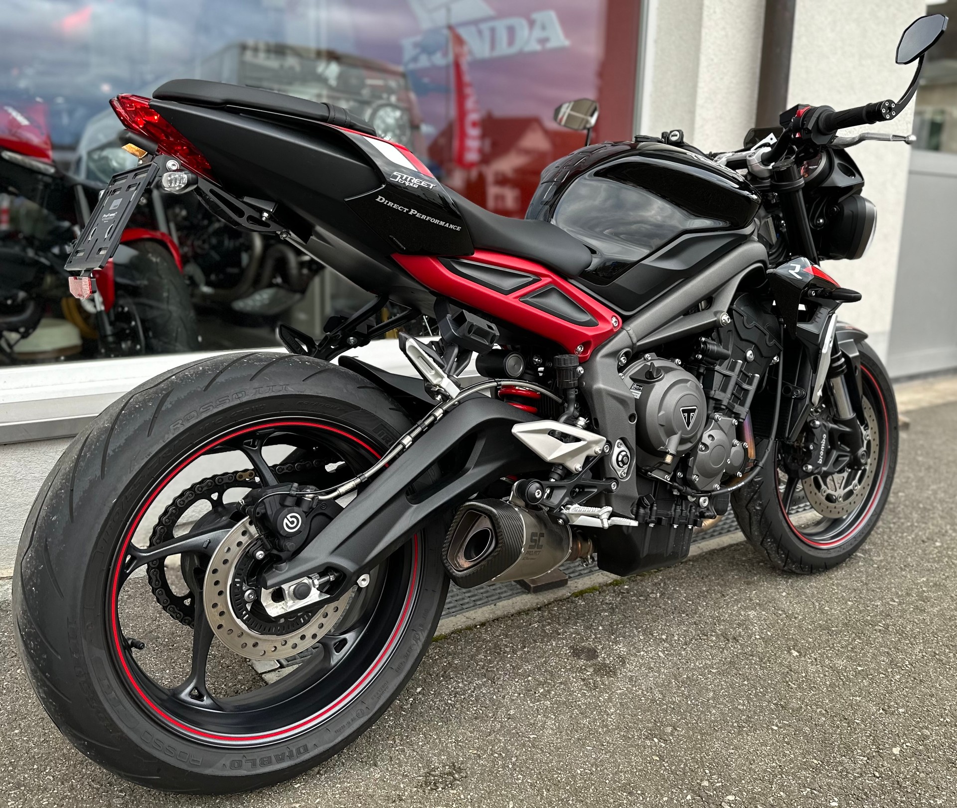 TRIUMPH Street Triple R 765-showroom-element-3