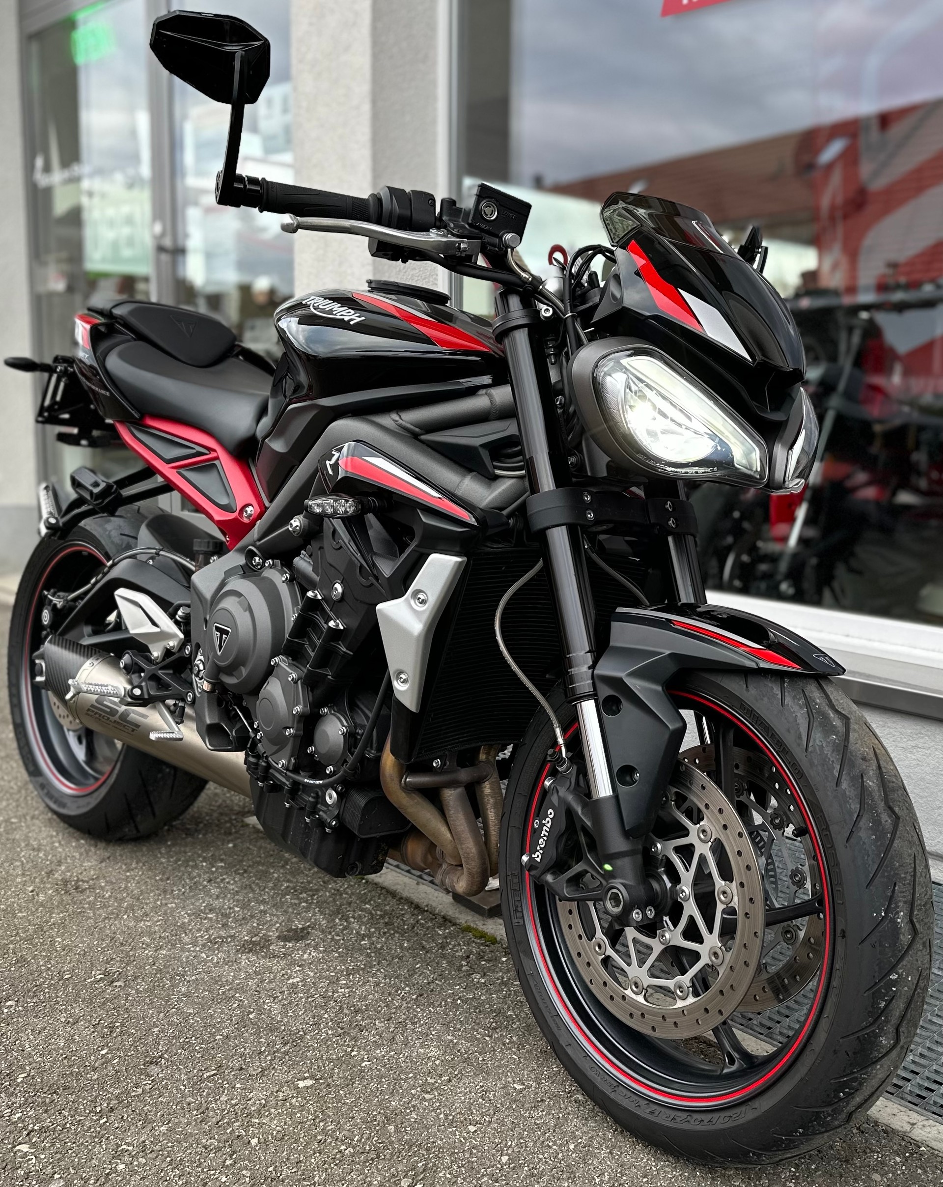 TRIUMPH Street Triple R 765-showroom-element-2
