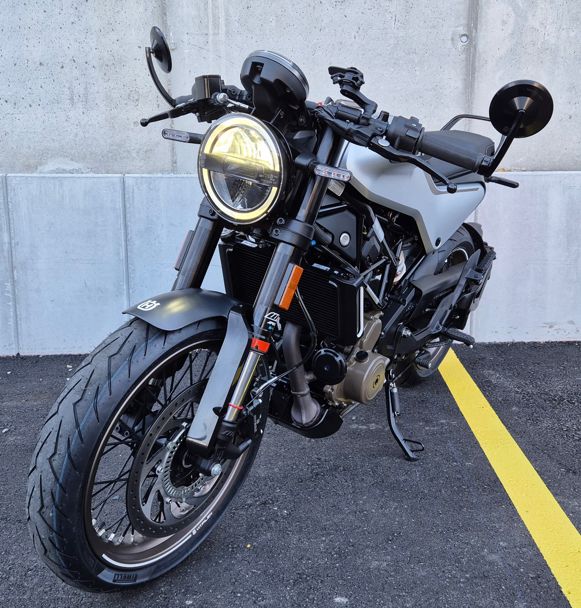 HUSQVARNA Vitpilen 401