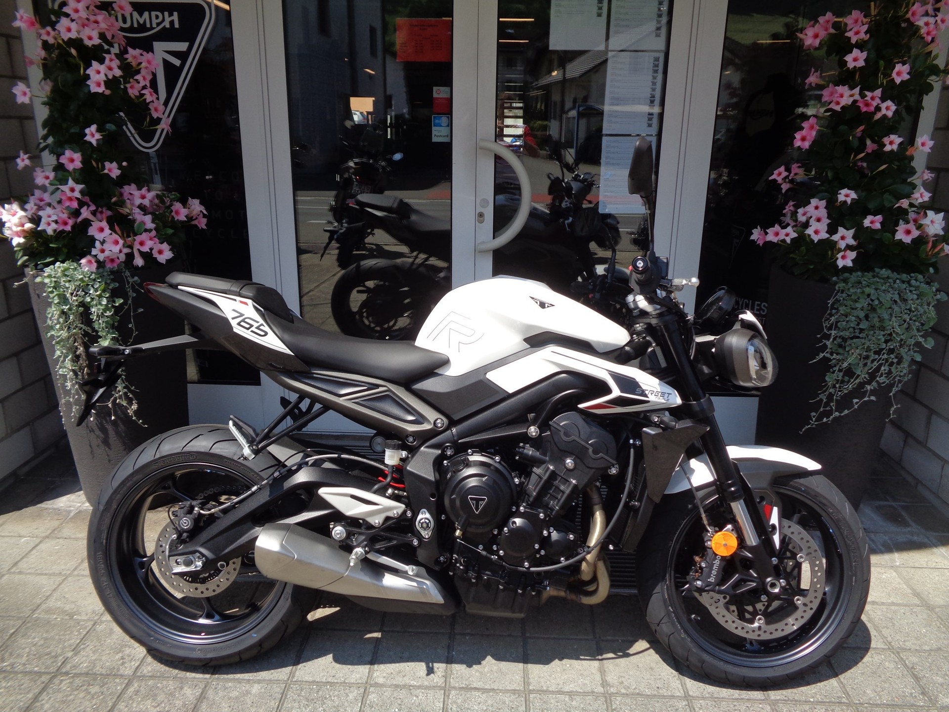 TRIUMPH Street Triple 765 R-showroom-element-2