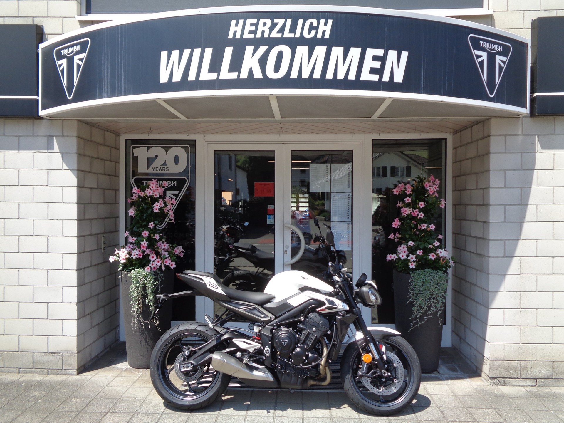 TRIUMPH Street Triple 765 R-showroom-element-1