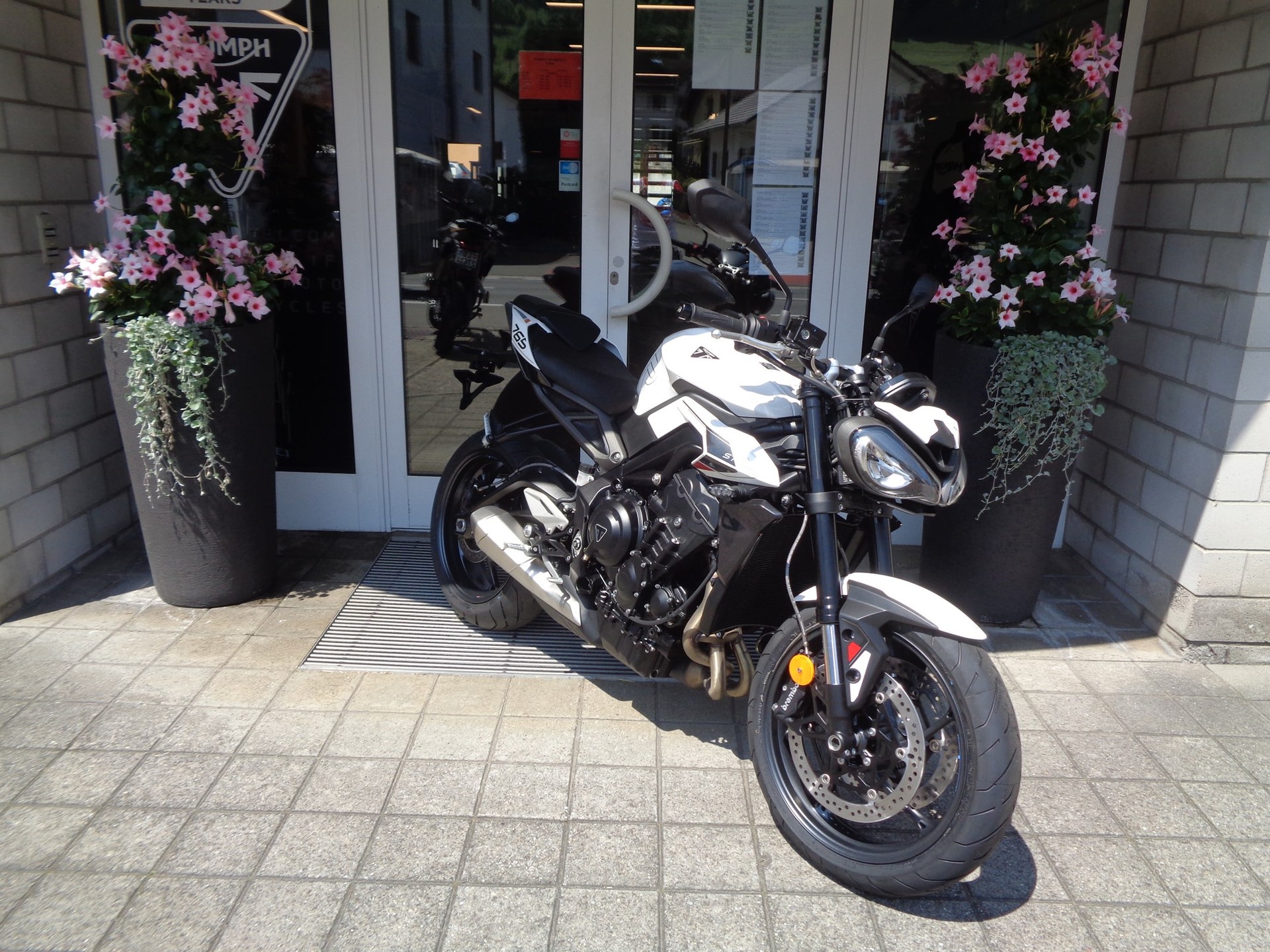 TRIUMPH Street Triple 765 R-showroom-element-3