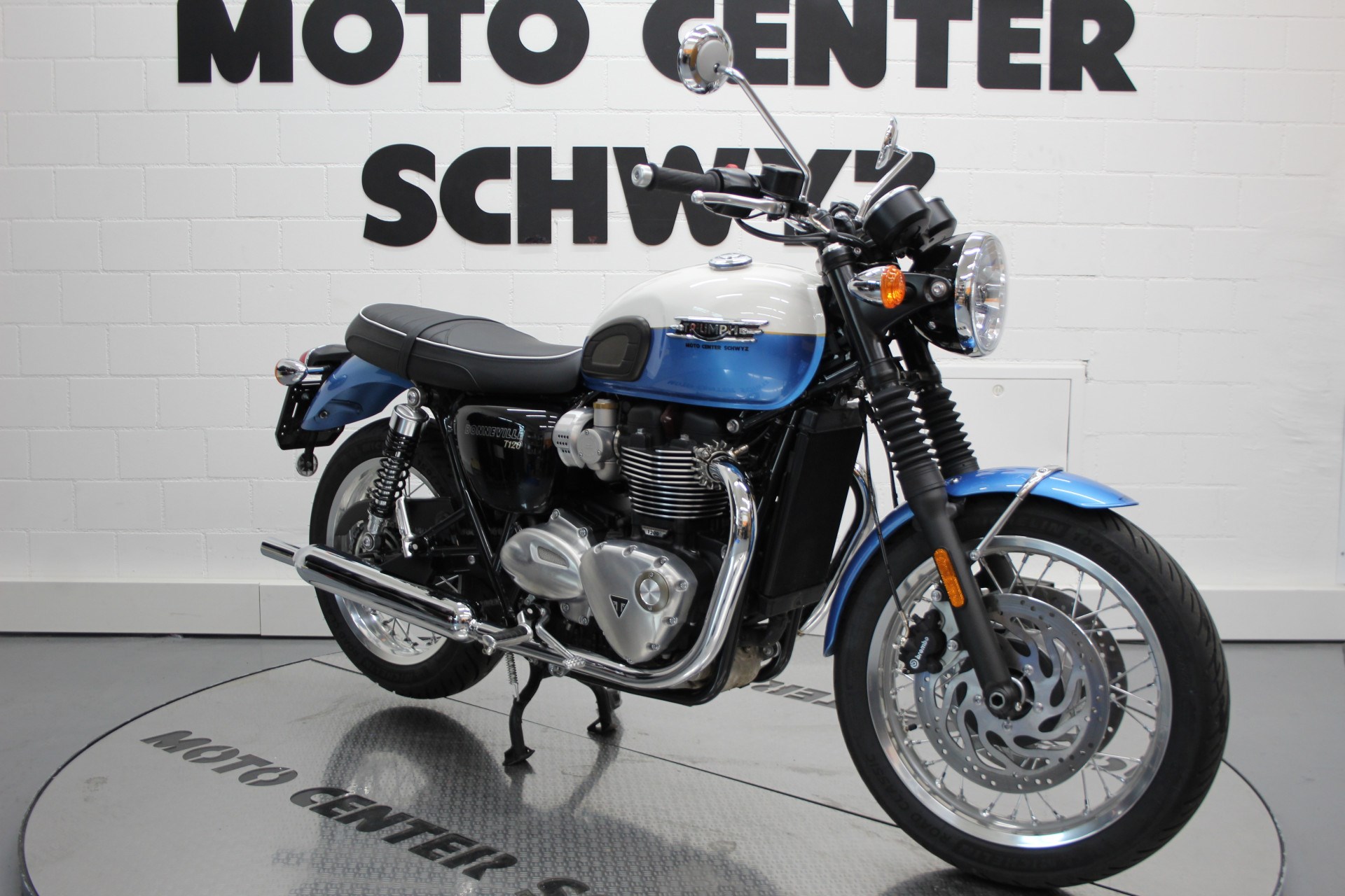 TRIUMPH Bonneville T120-showroom-element-1