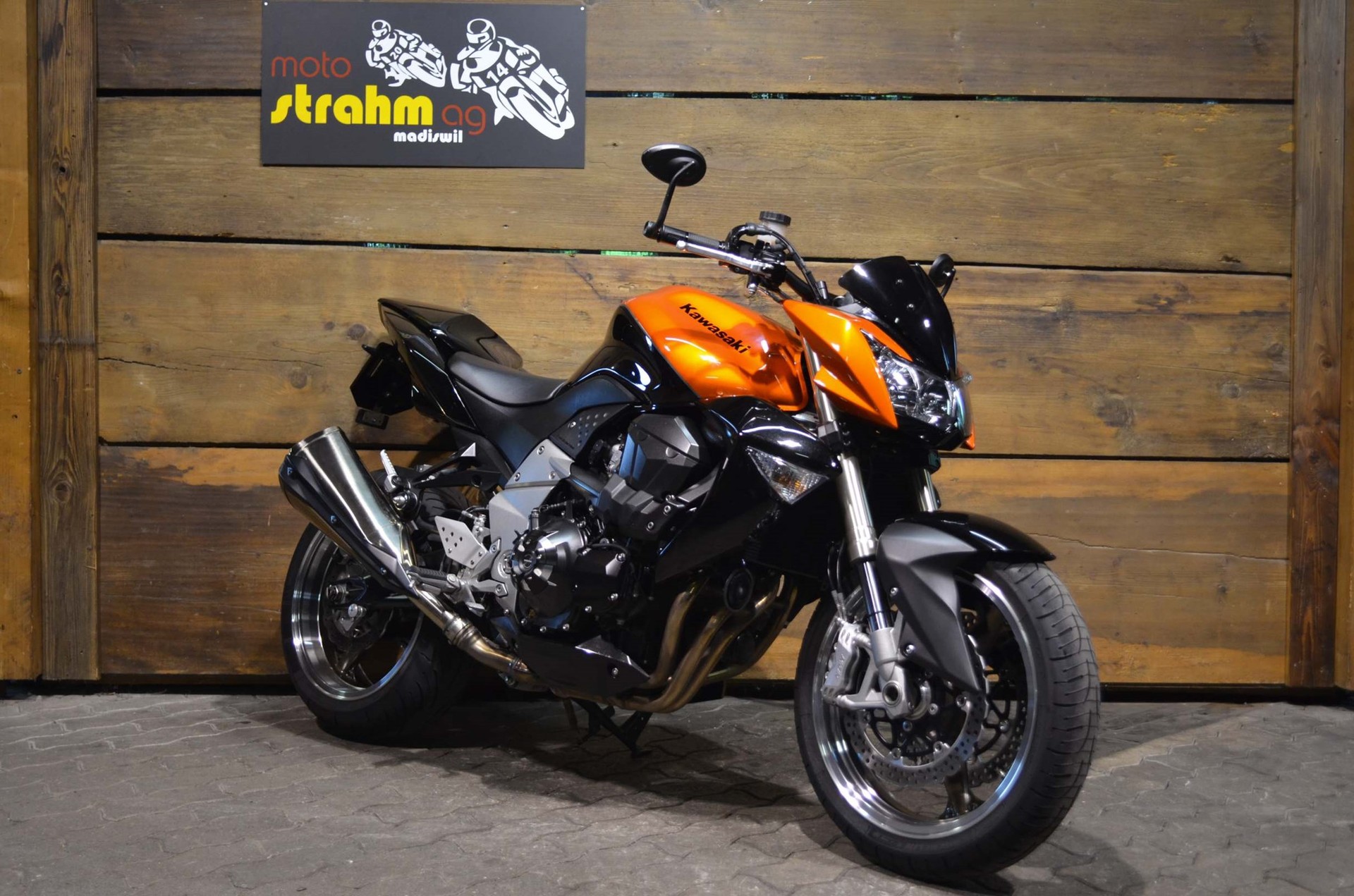 KAWASAKI Z 1000-showroom-element-1