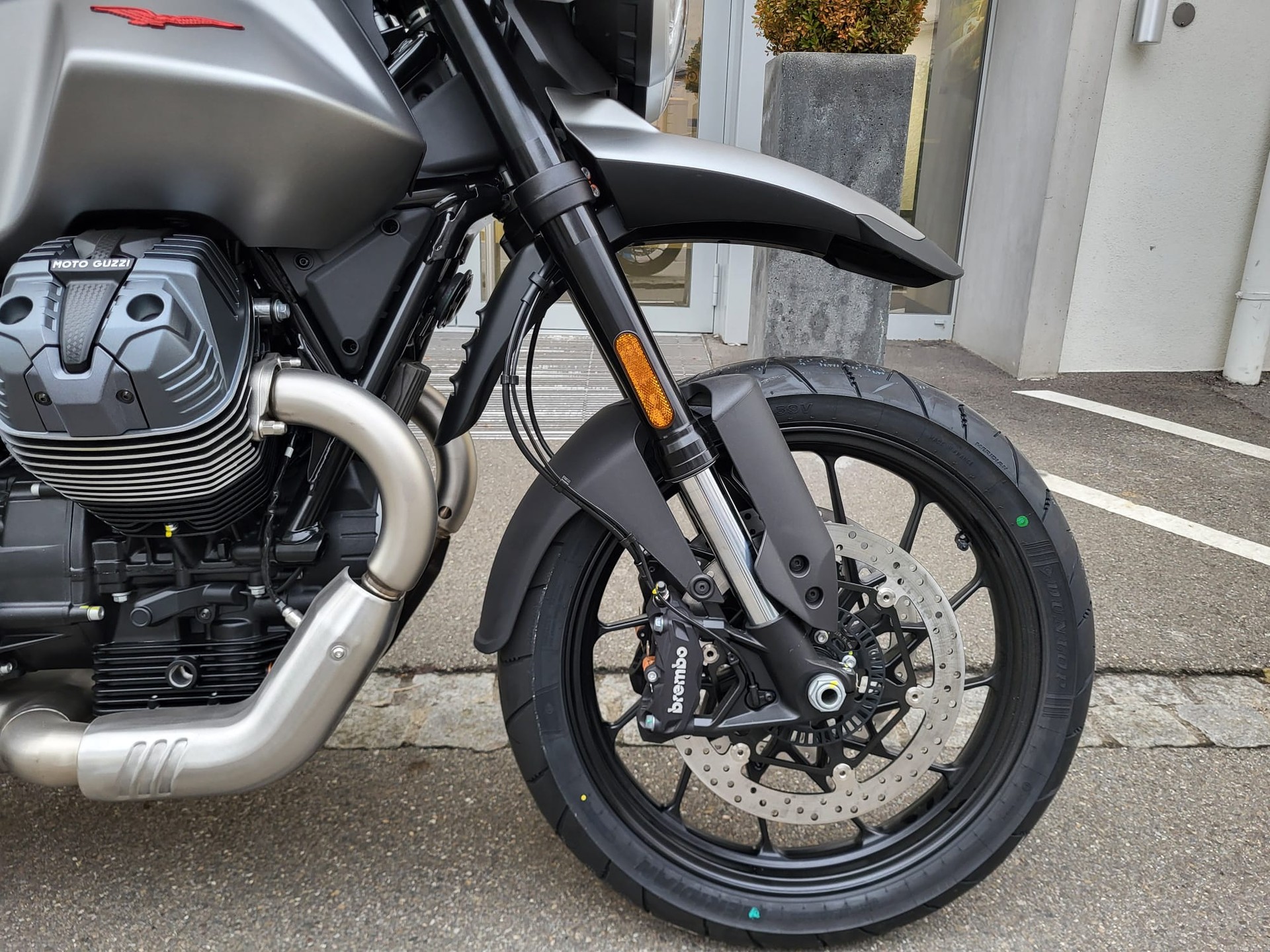 MOTO GUZZI V85 TT Strada EU5+-showroom-element-1
