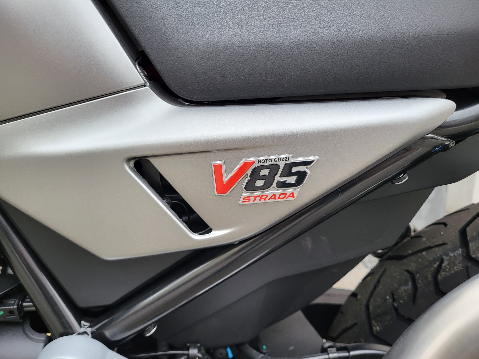 MOTO GUZZI V85 TT Strada EU5+-showroom-element-3