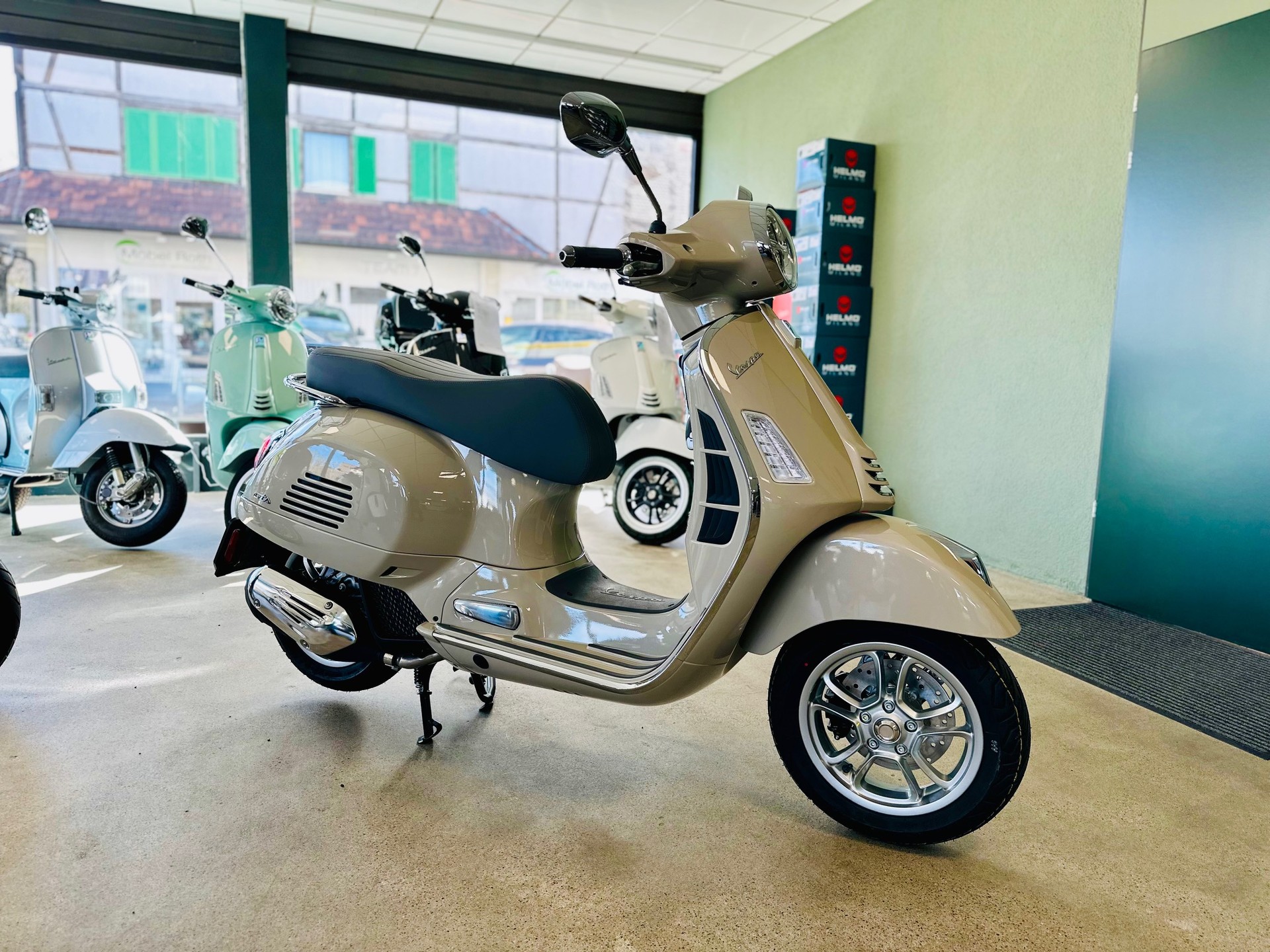 PIAGGIO Vespa GTS 125 RST Euro 5+-image-1