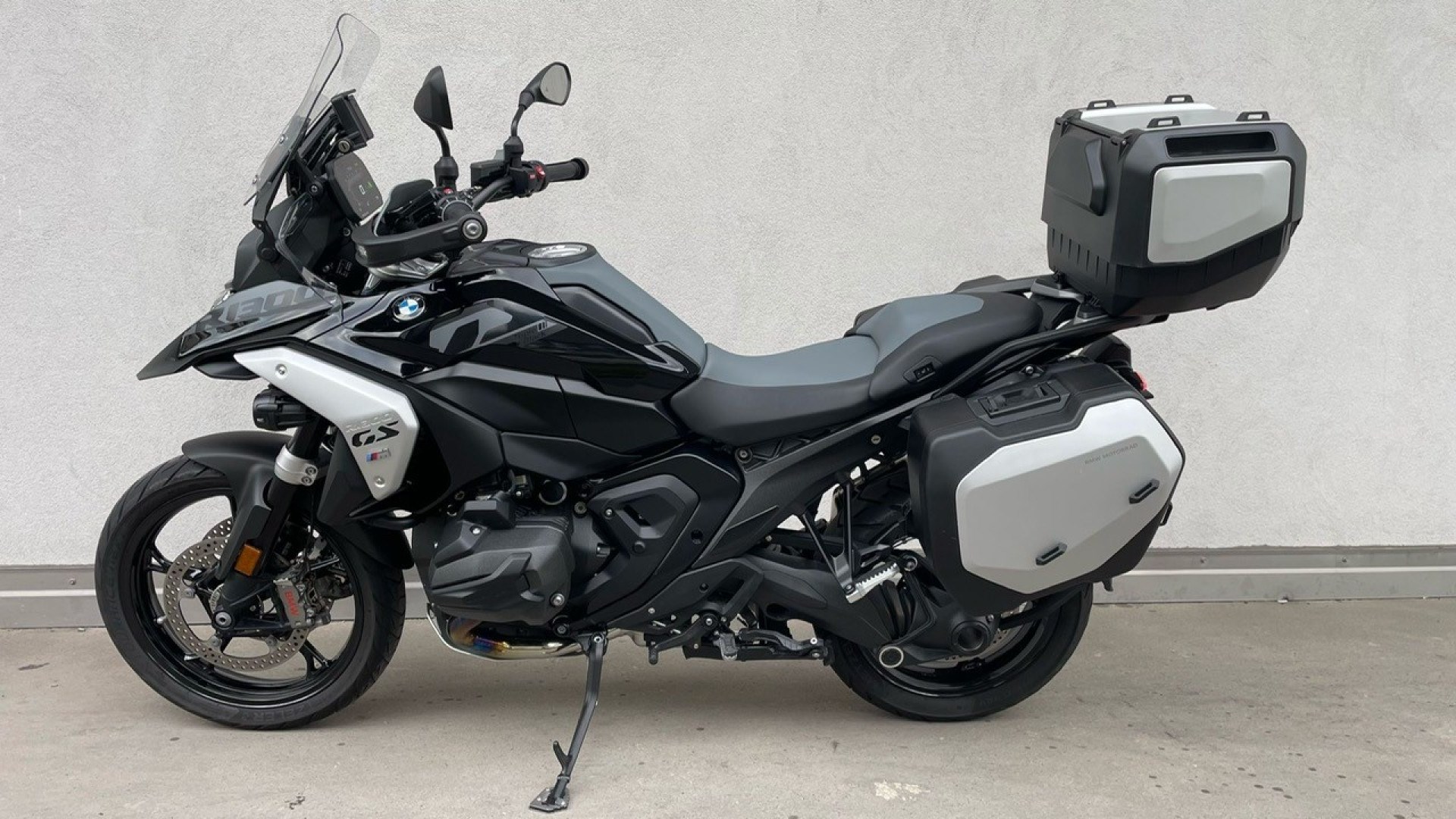 BMW R 1300 GS Triple Black-showroom-element-1