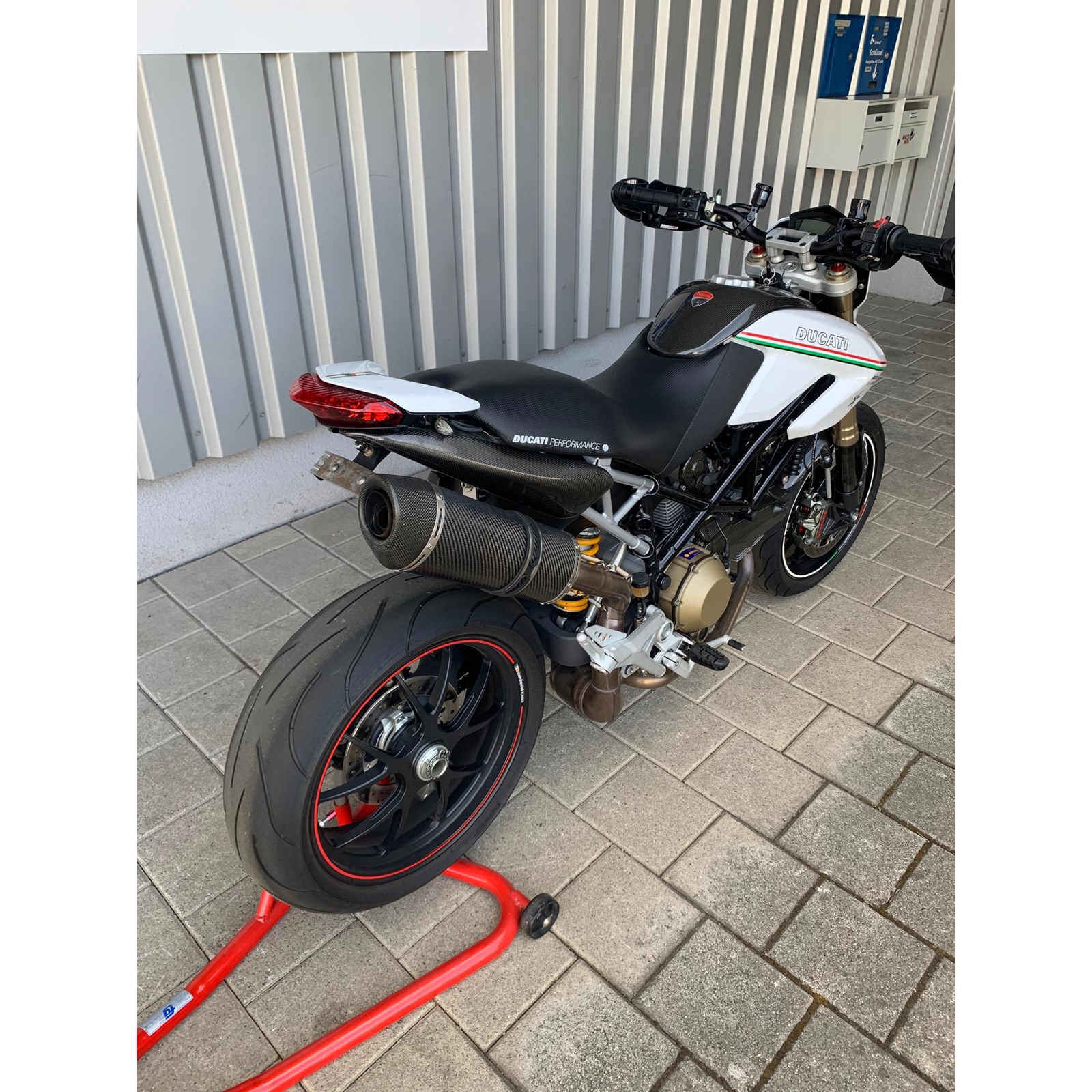 DUCATI Hypermotard 1100 Evo-image-10