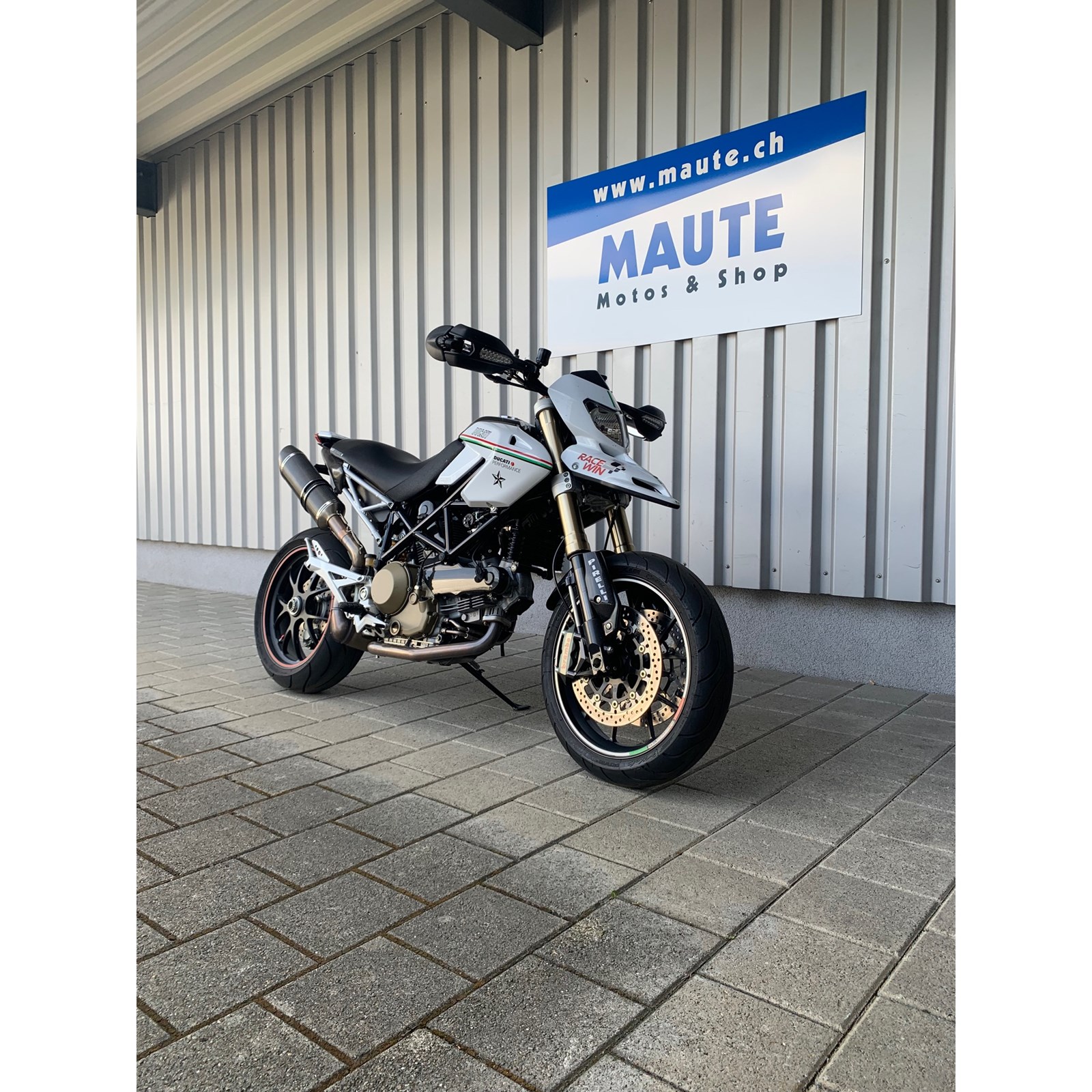 DUCATI Hypermotard 1100 Evo-showroom-element-3