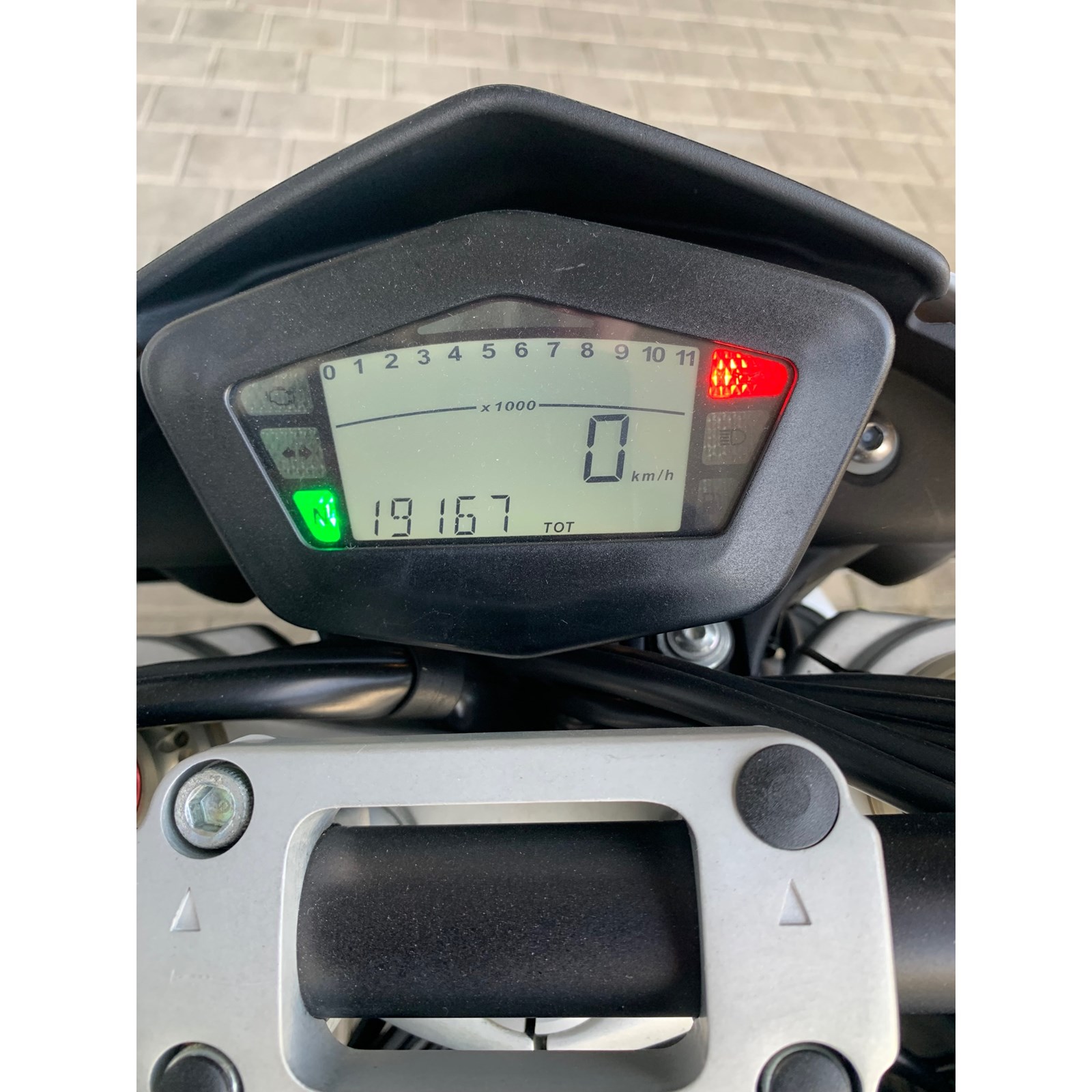 DUCATI Hypermotard 1100 Evo-image-6