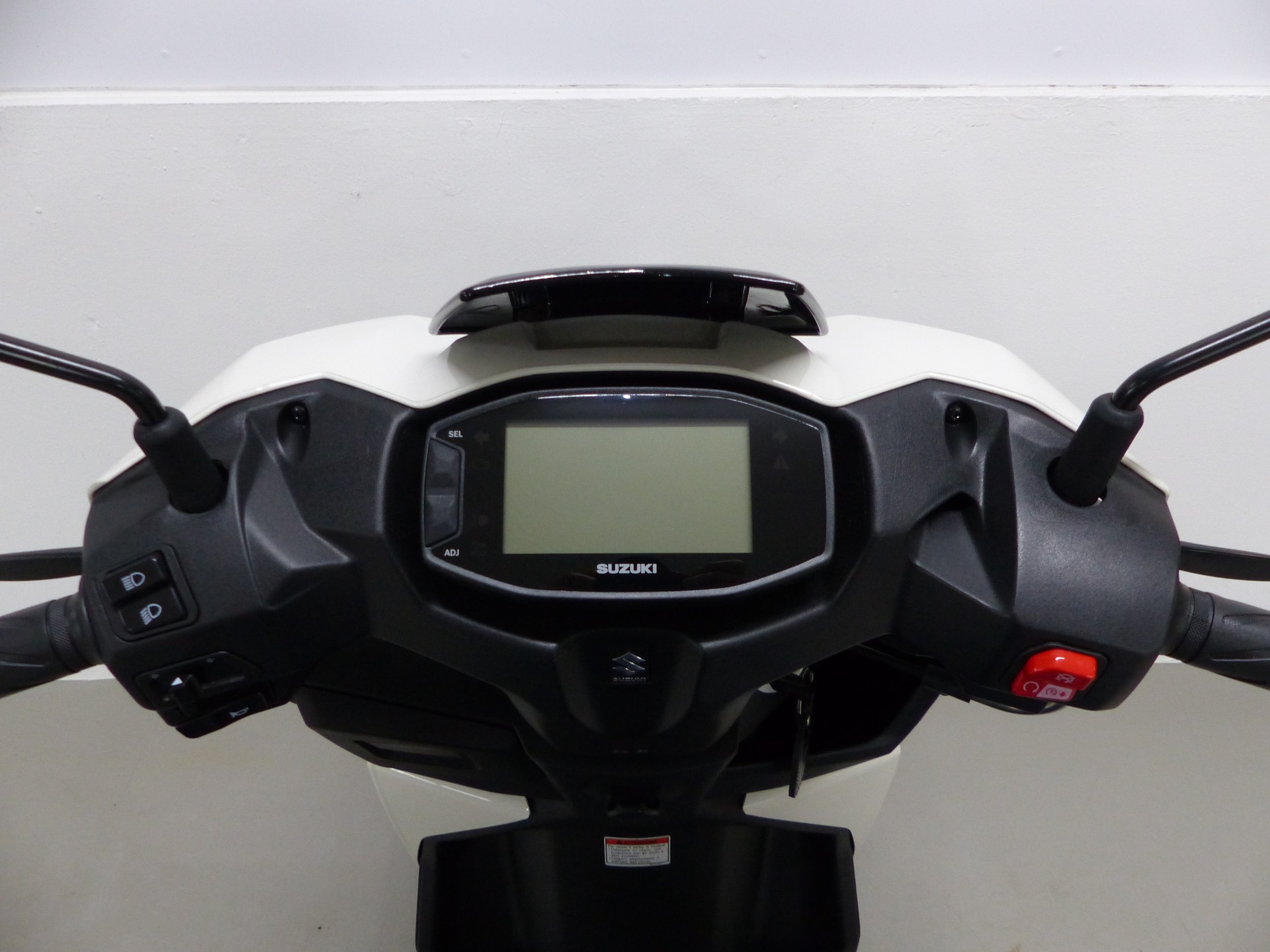 SUZUKI UN 125 Avenis-image-4
