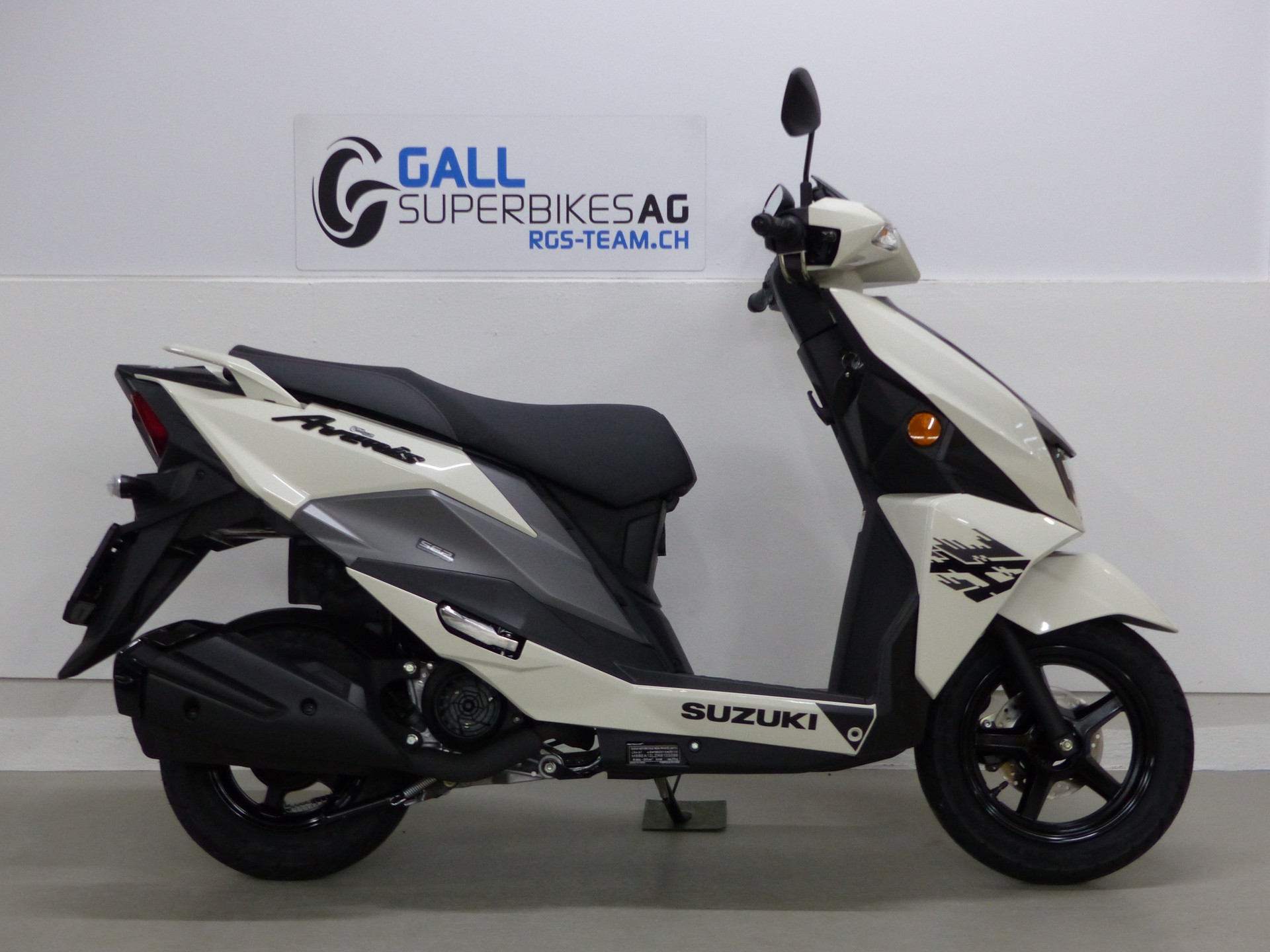SUZUKI UN 125 Avenis