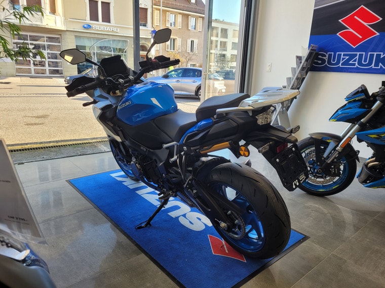 SUZUKI GSX-S 1000 GX-showroom-element-3