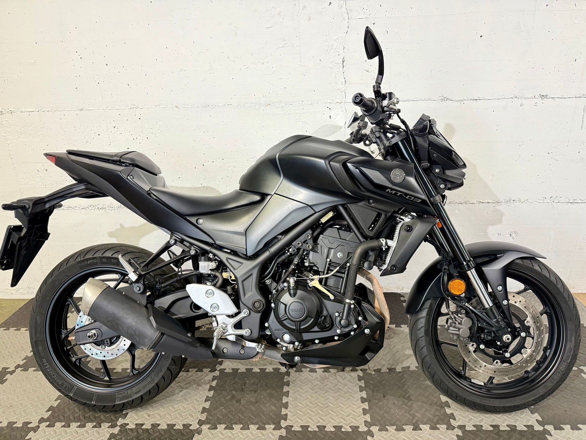 YAMAHA MT-03 ABS-showroom-element-3