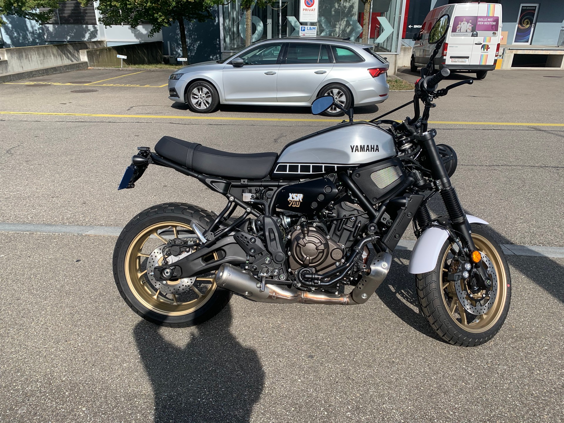 YAMAHA XSR 700-showroom-element-2