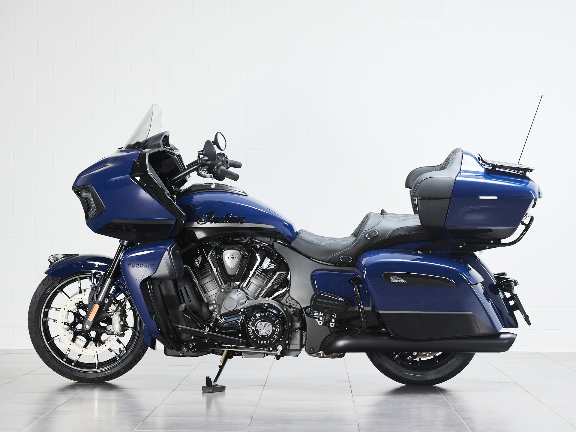 INDIAN Pursuit Dark Horse-showroom-element-2