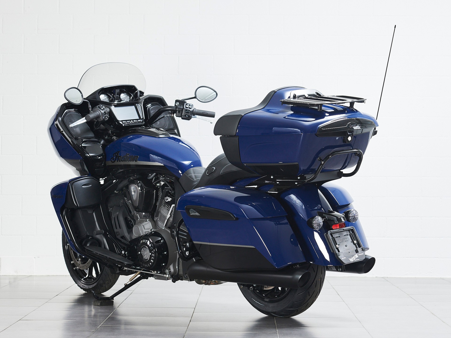 INDIAN Pursuit Dark Horse-showroom-element-3