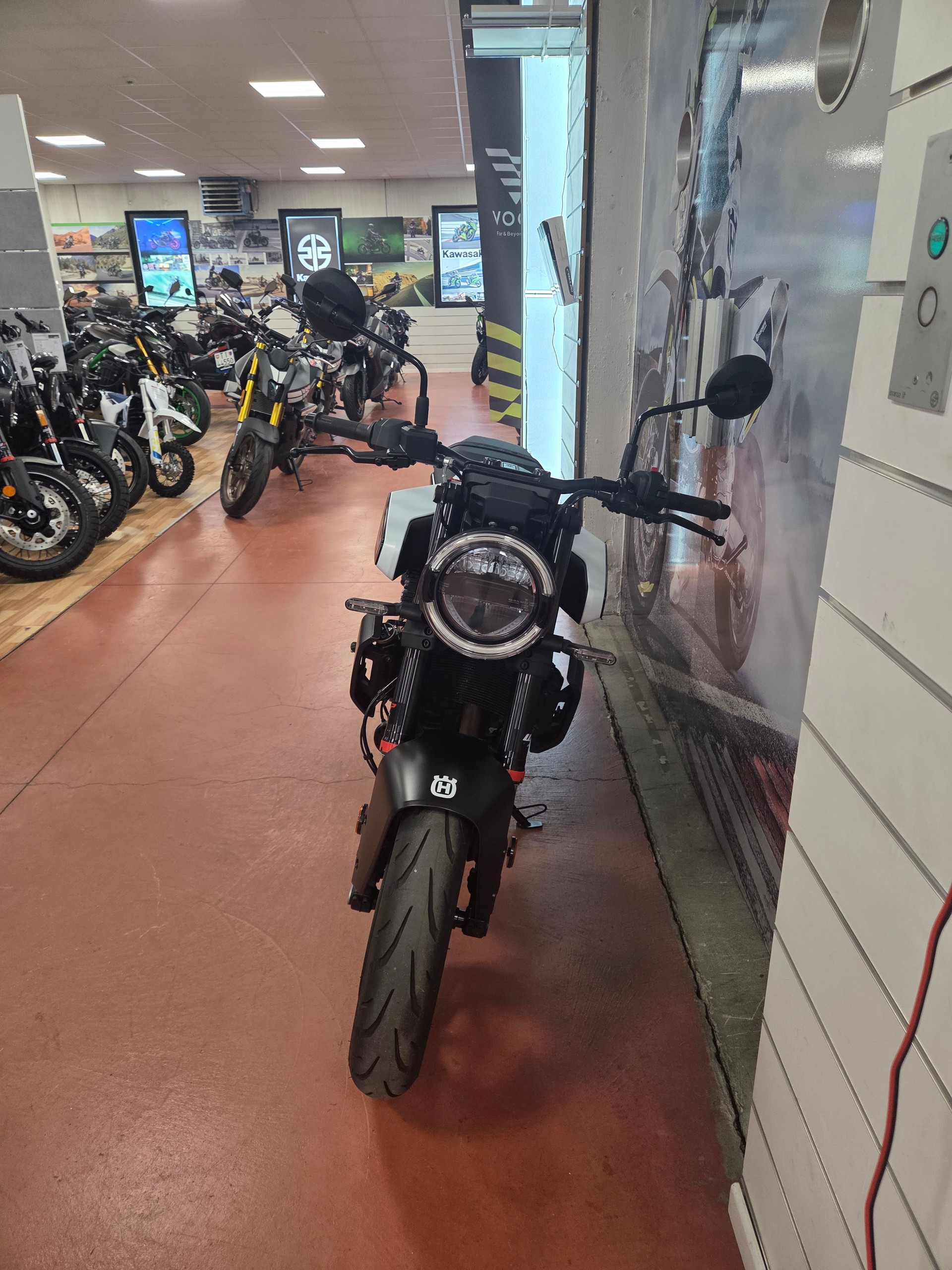 HUSQVARNA VITPILEN 401-showroom-element-1