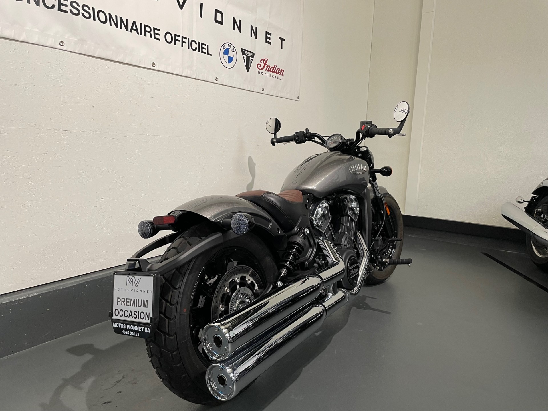 INDIAN Scout Bobber-showroom-element-2