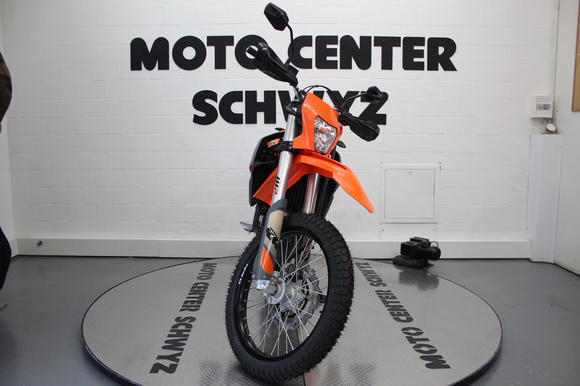 KTM 690 Enduro R-showroom-element-2