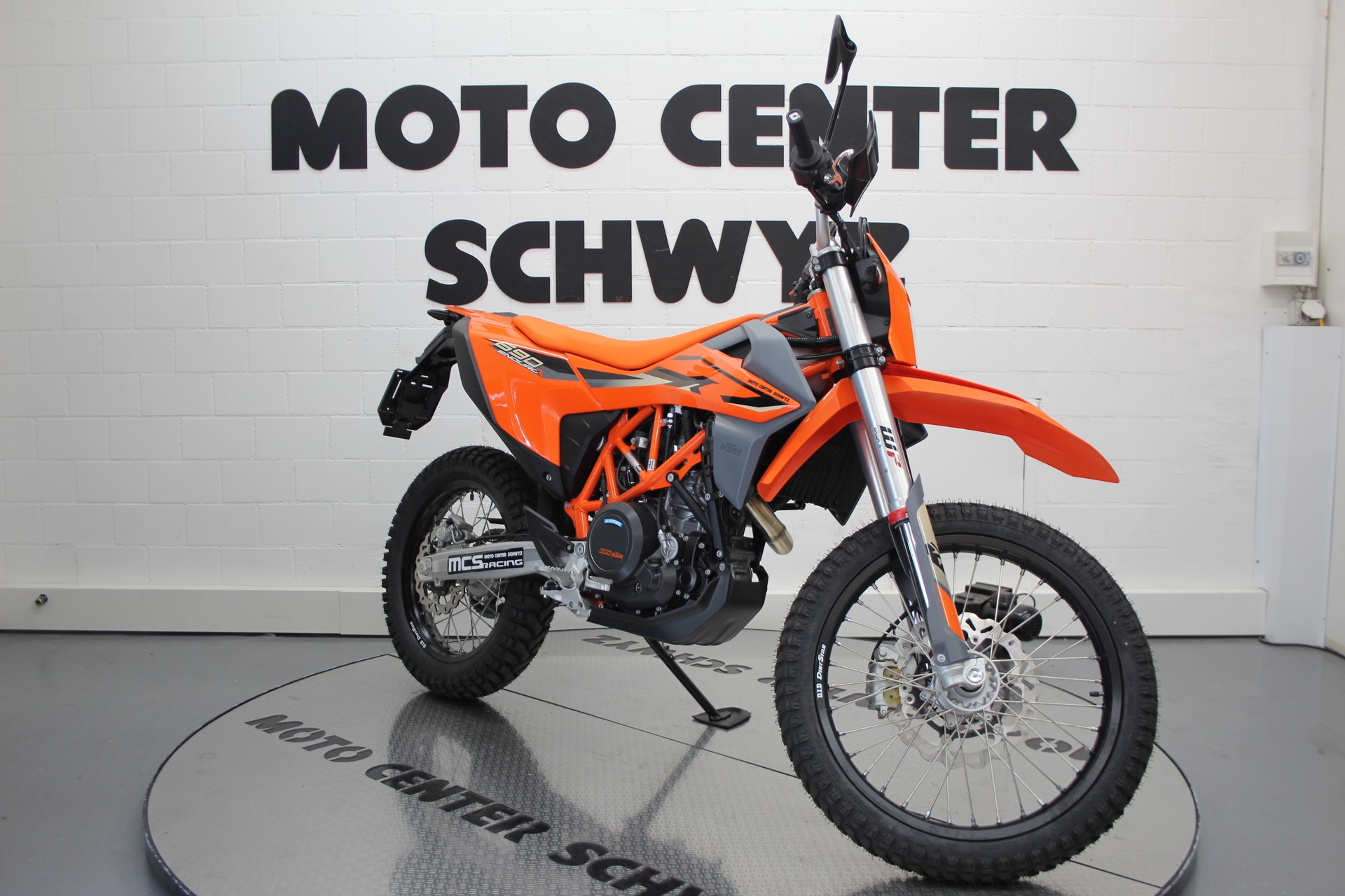 KTM 690 Enduro R-showroom-element-1