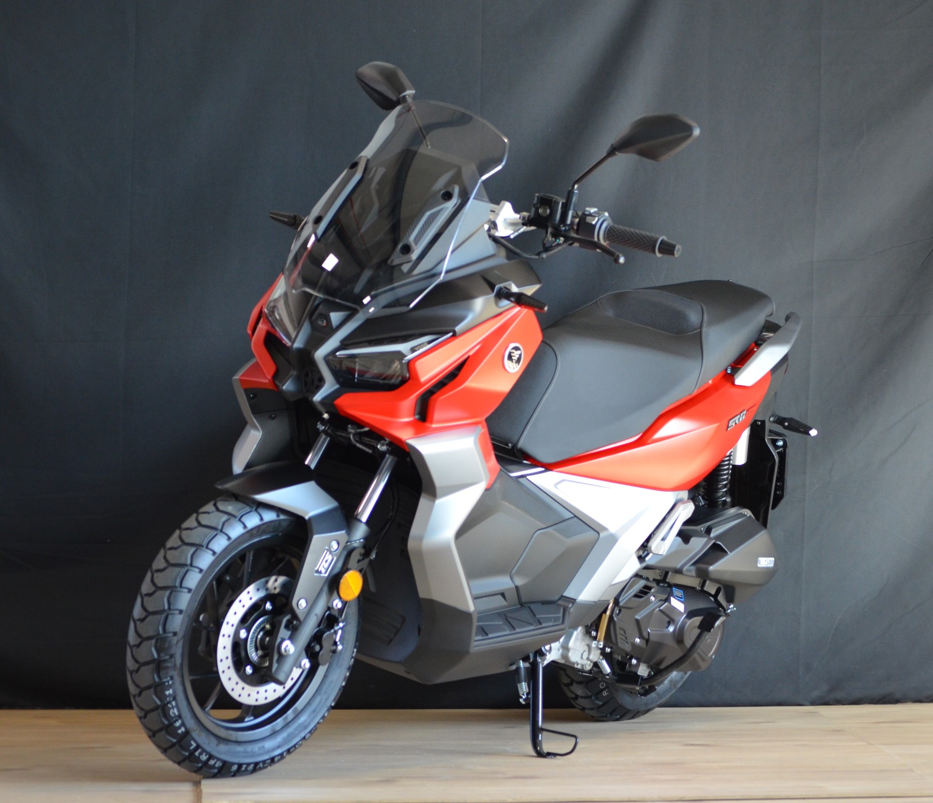 VOGE SR1 ADV-showroom-element-1