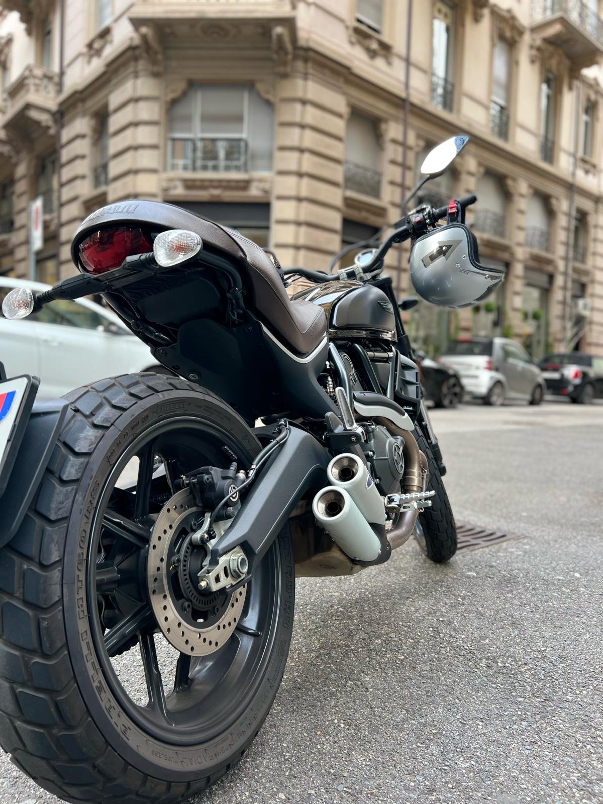 DUCATI Scrambler 800 Icon-showroom-element-1