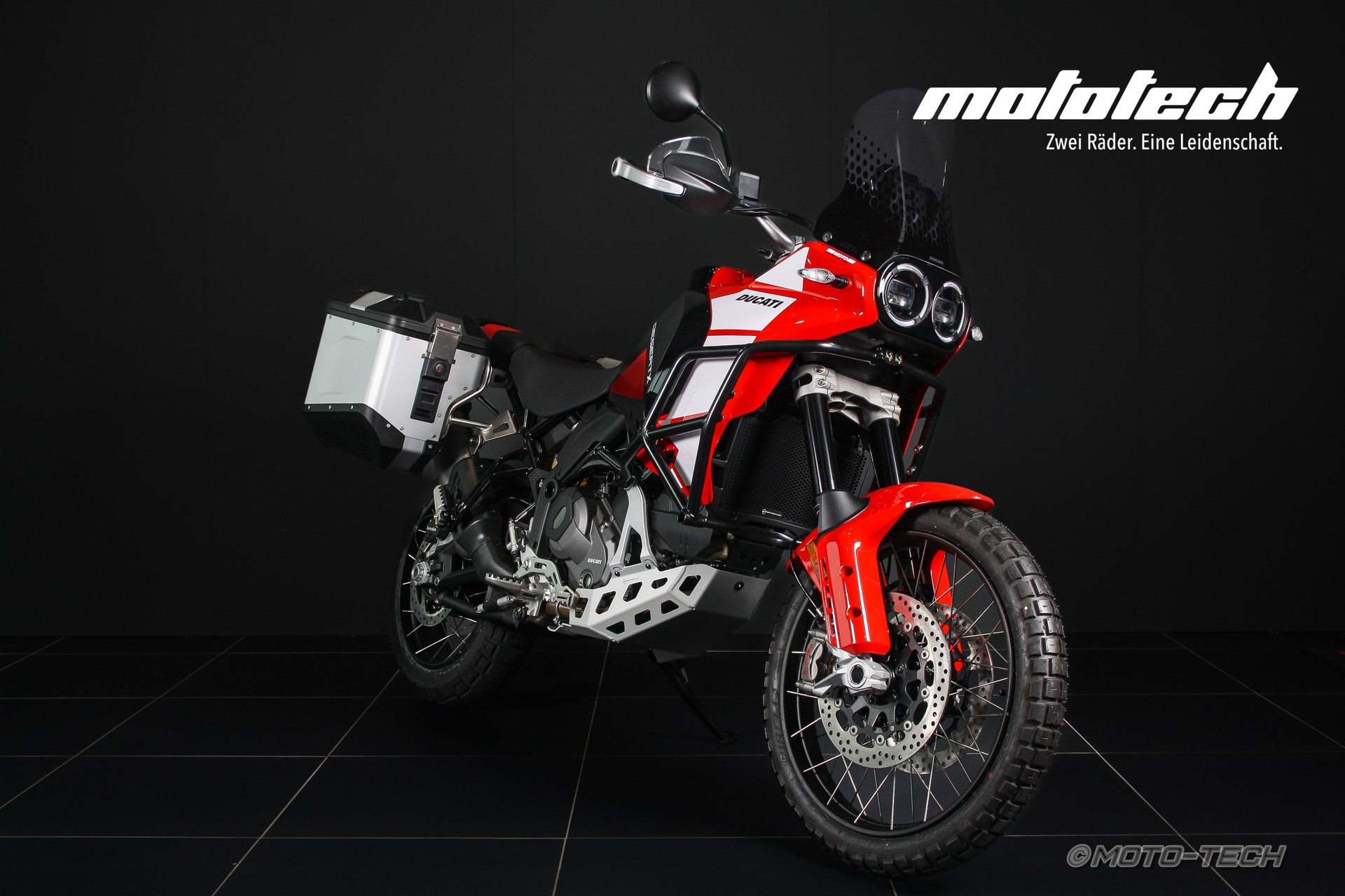 DUCATI Desert X Dicovery (35kW)-showroom-element-1
