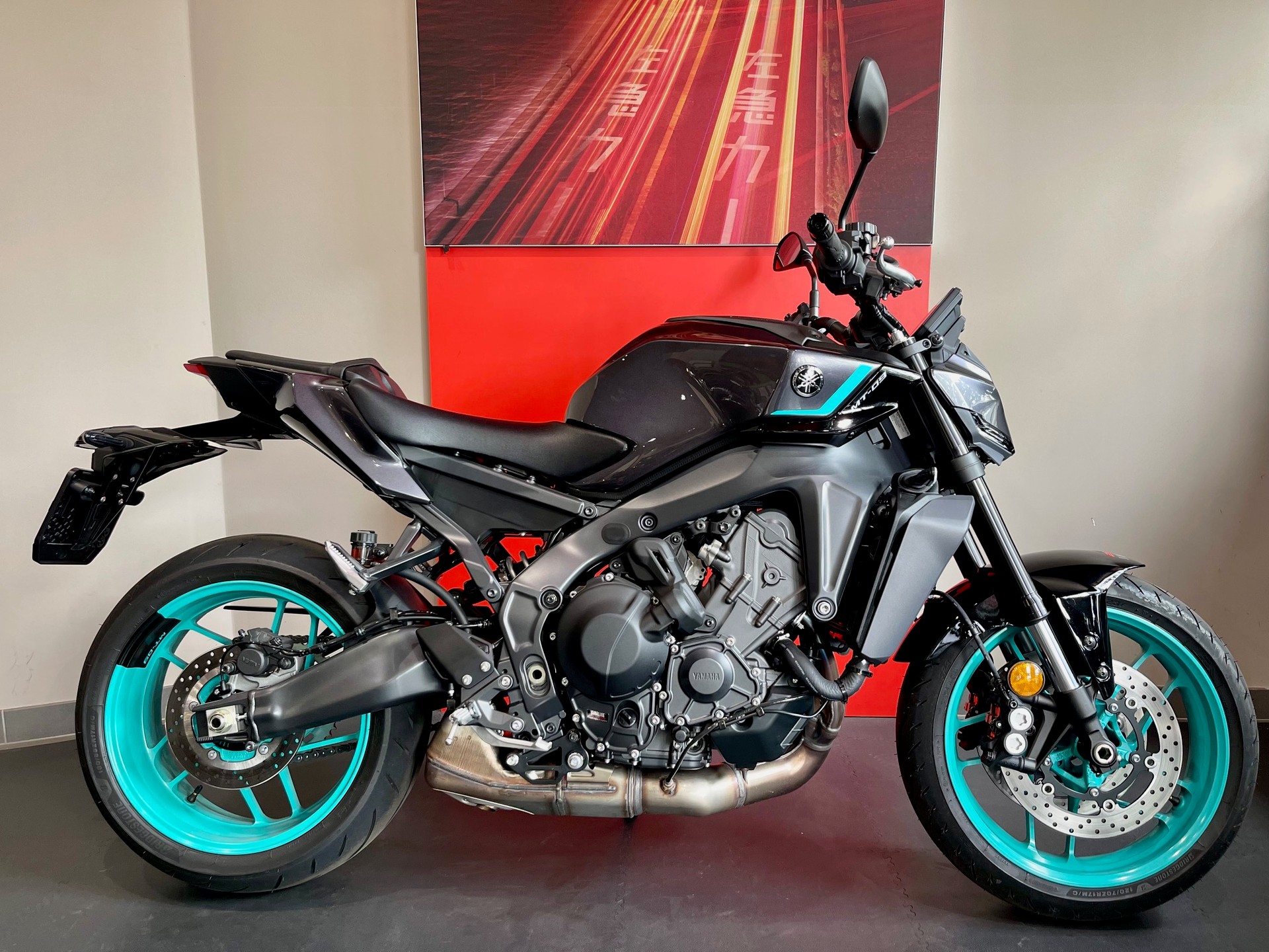 YAMAHA MT-09 Y-AMT-showroom-element-1