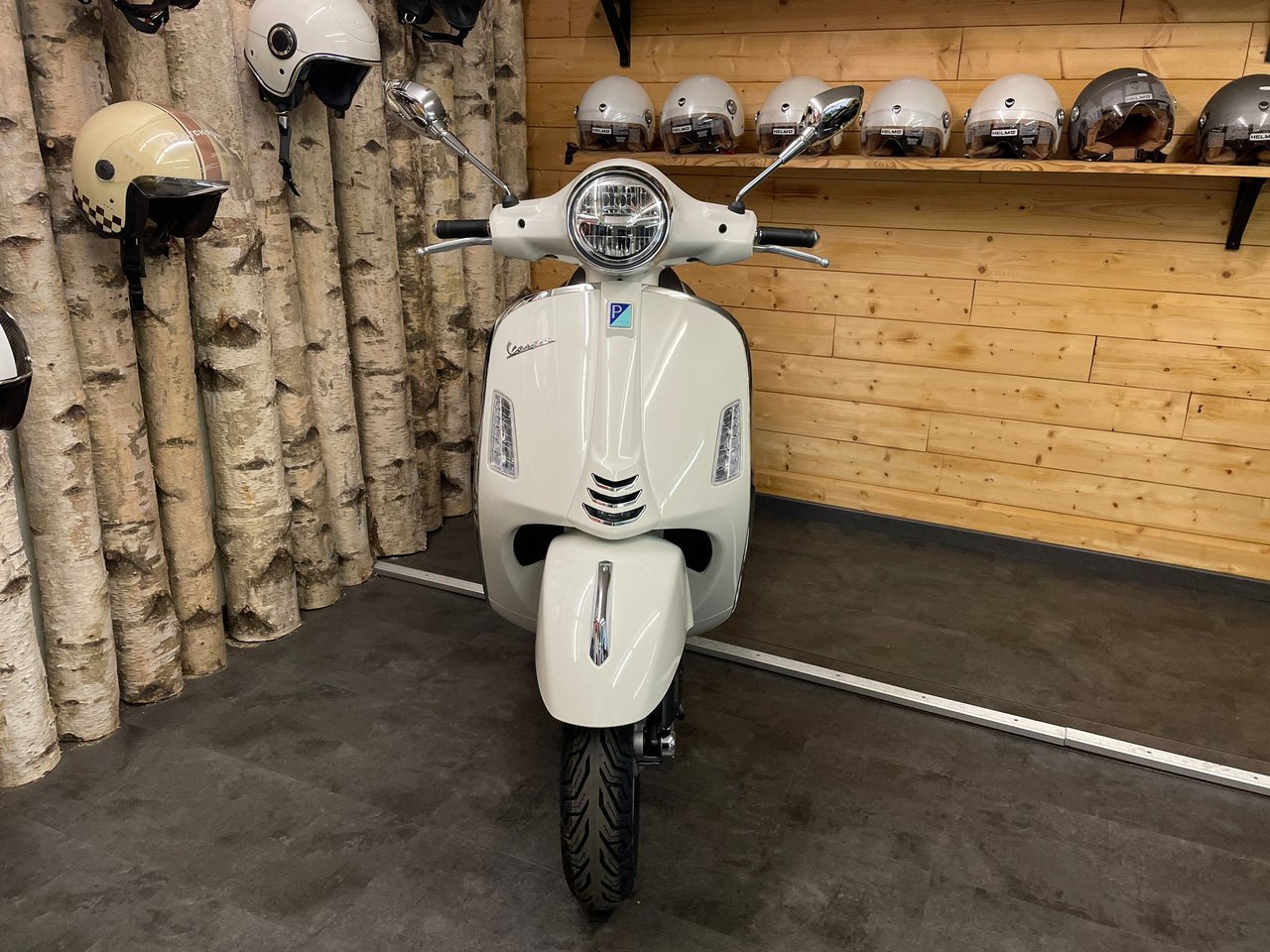 PIAGGIO Vespa GTS 125 Super RST E5+-showroom-element-2