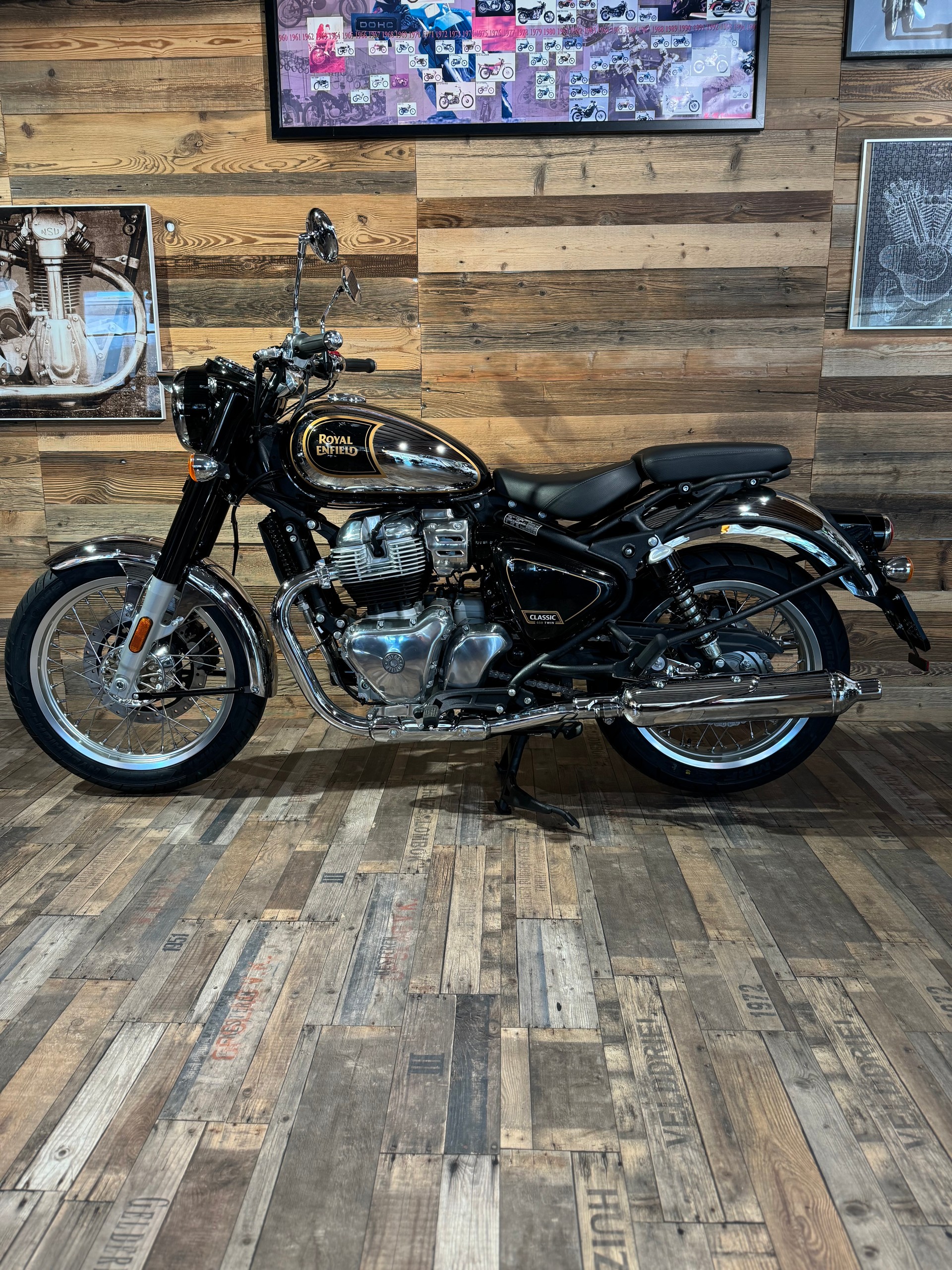 ROYAL ENFIELD CLASSIC 650-showroom-element-1