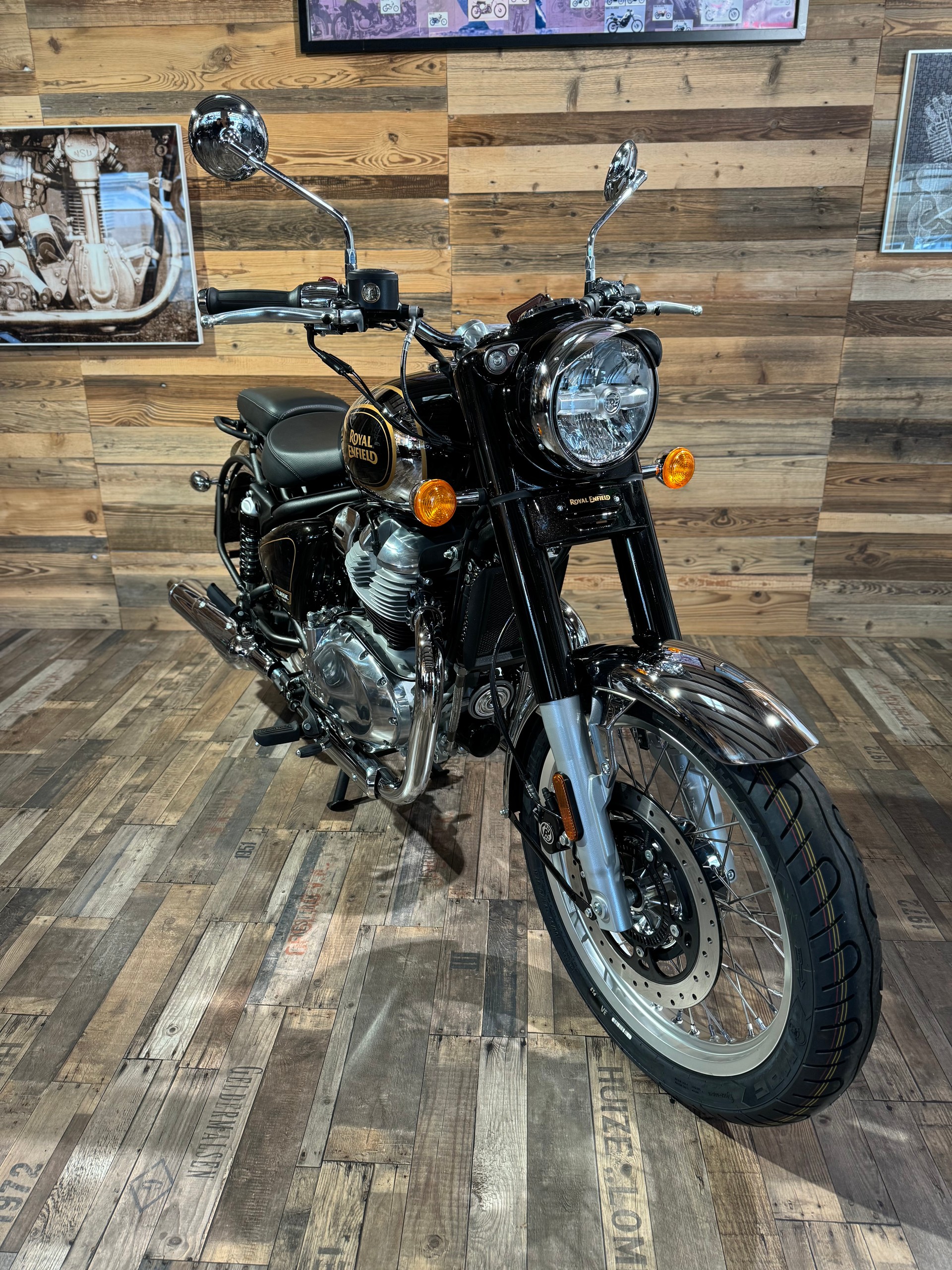 ROYAL ENFIELD CLASSIC 650-showroom-element-3