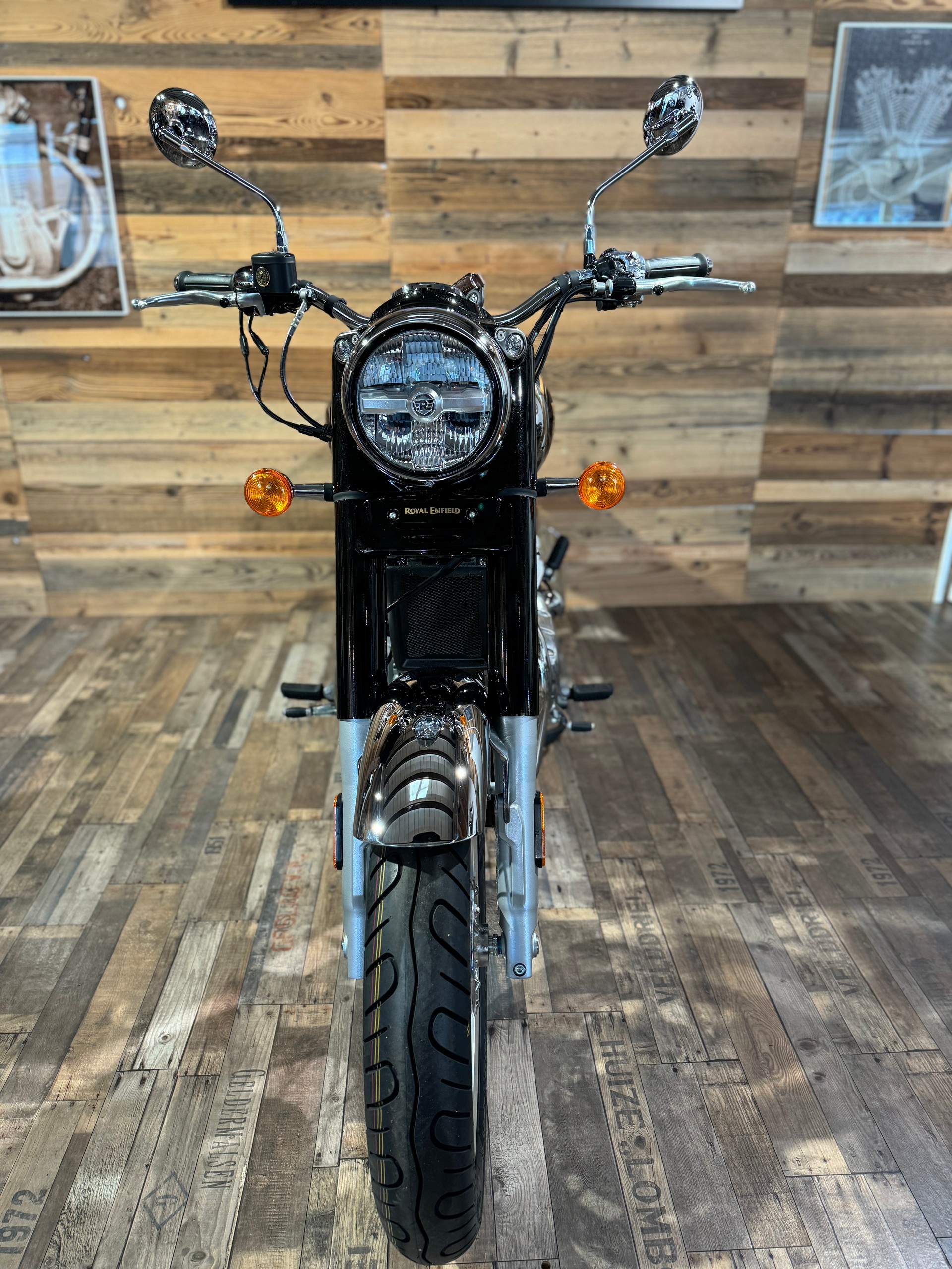 ROYAL ENFIELD CLASSIC 650-showroom-element-2
