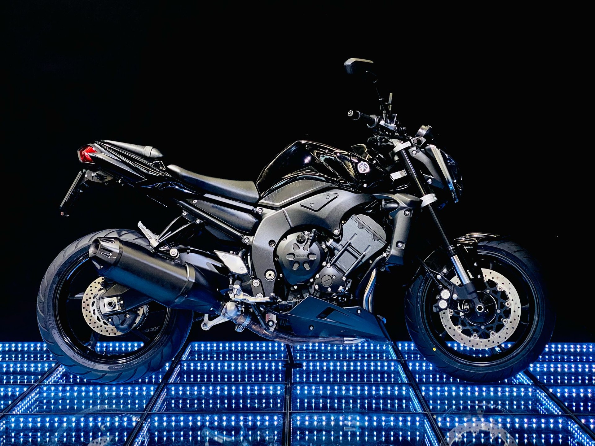 YAMAHA FZ1 N ABS-showroom-element-2
