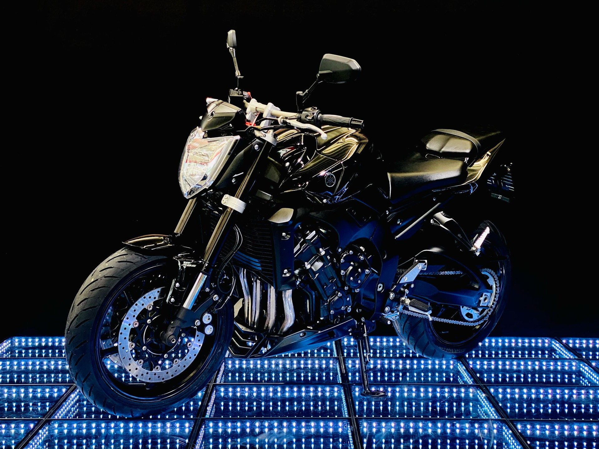 YAMAHA FZ1 N ABS-showroom-element-1