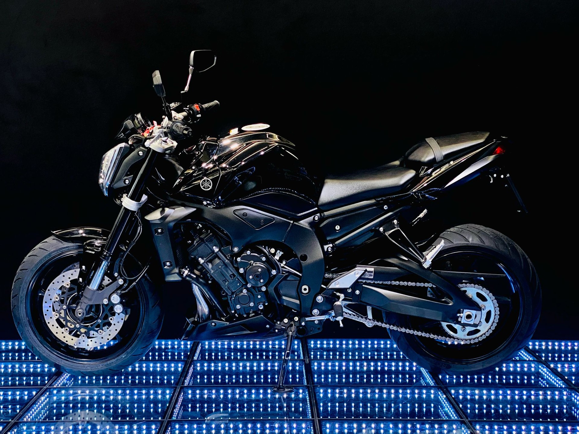 YAMAHA FZ1 N ABS-showroom-element-3