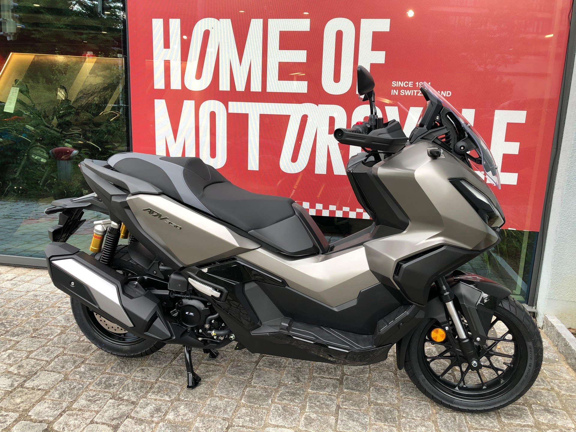 HONDA ADV 350 Modell 2025-showroom-element-1