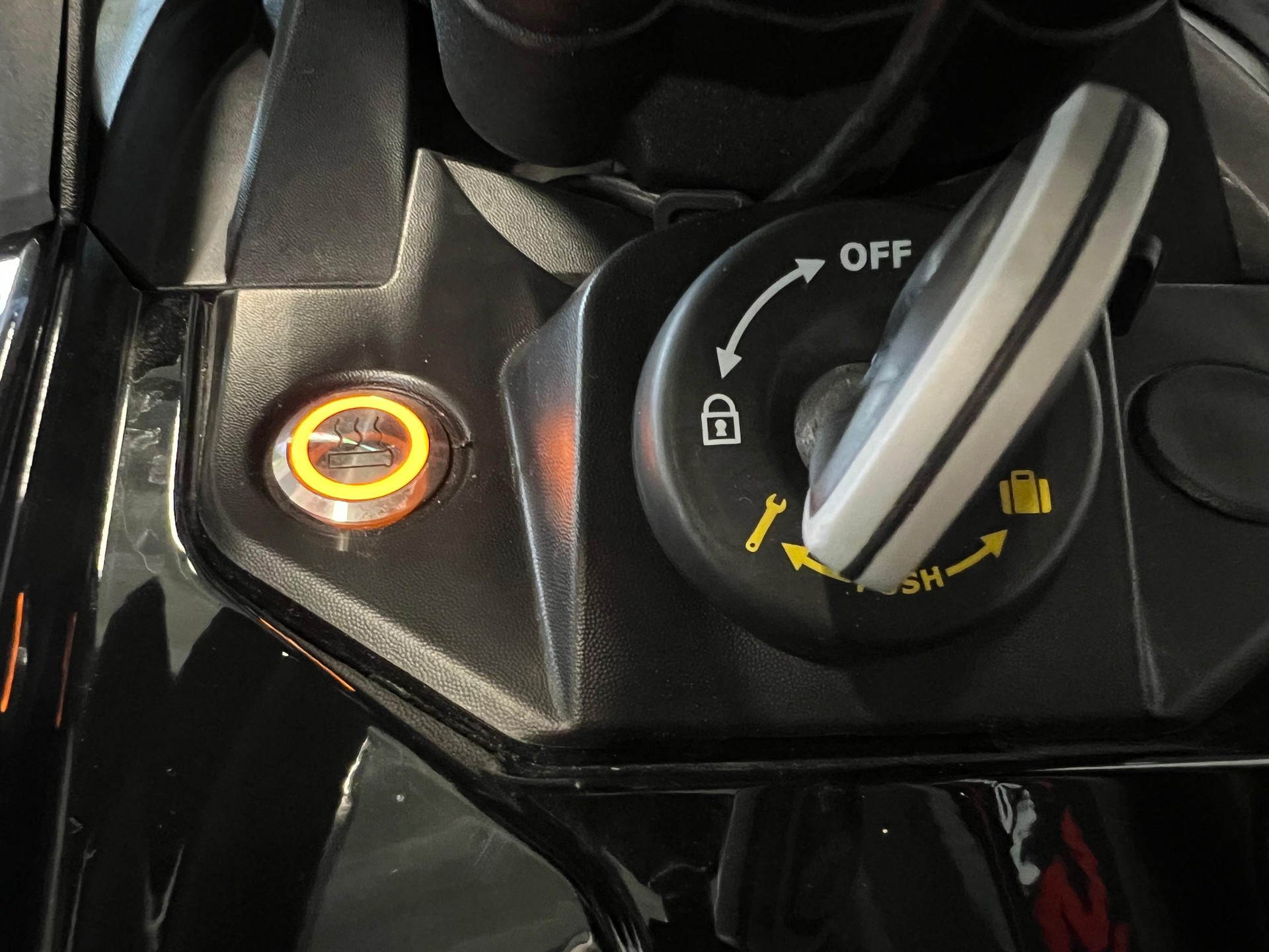CAN-AM Spyder F3-S Special Series SE6-image-12