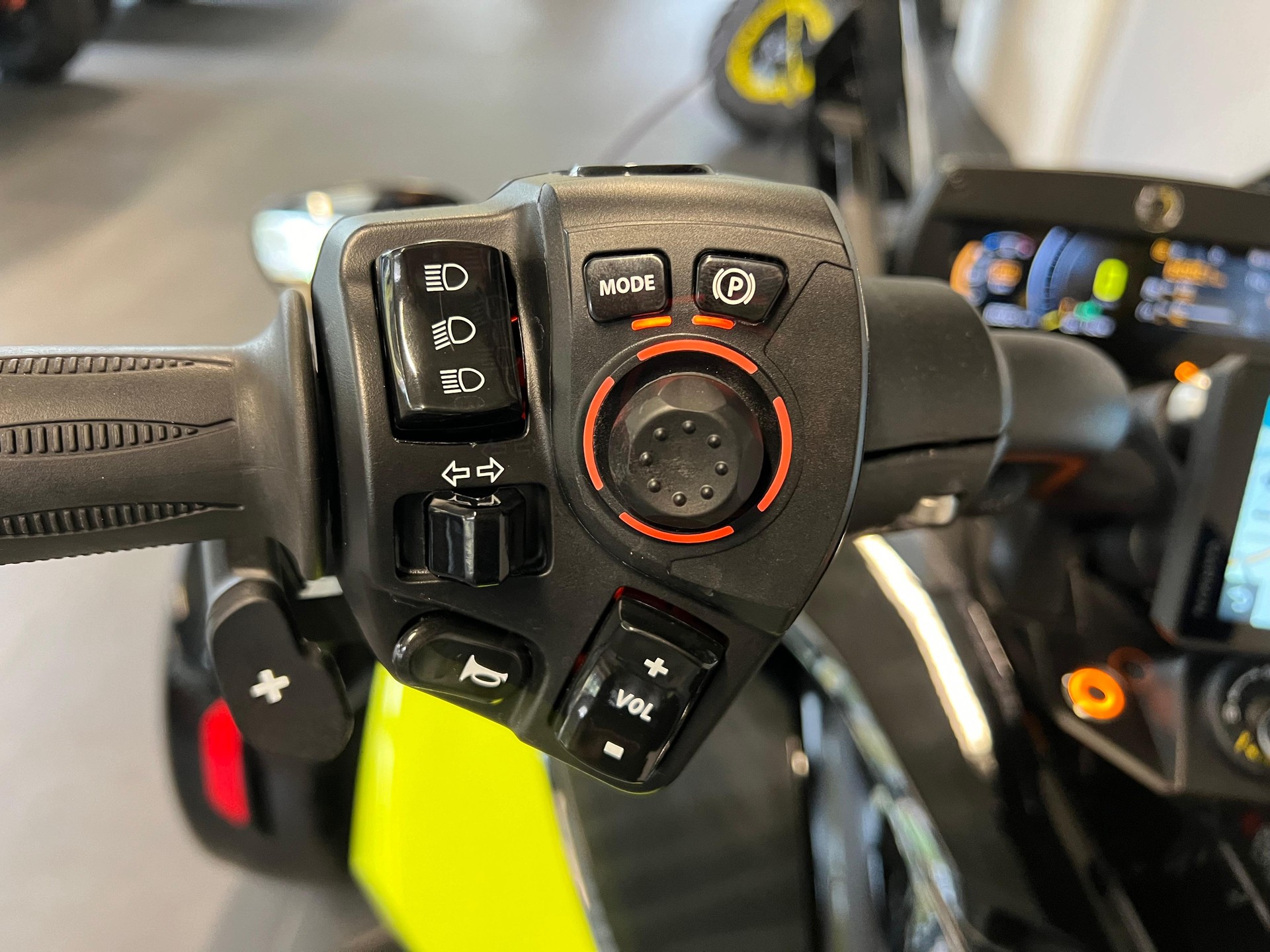 CAN-AM Spyder F3-S Special Series SE6-image-11