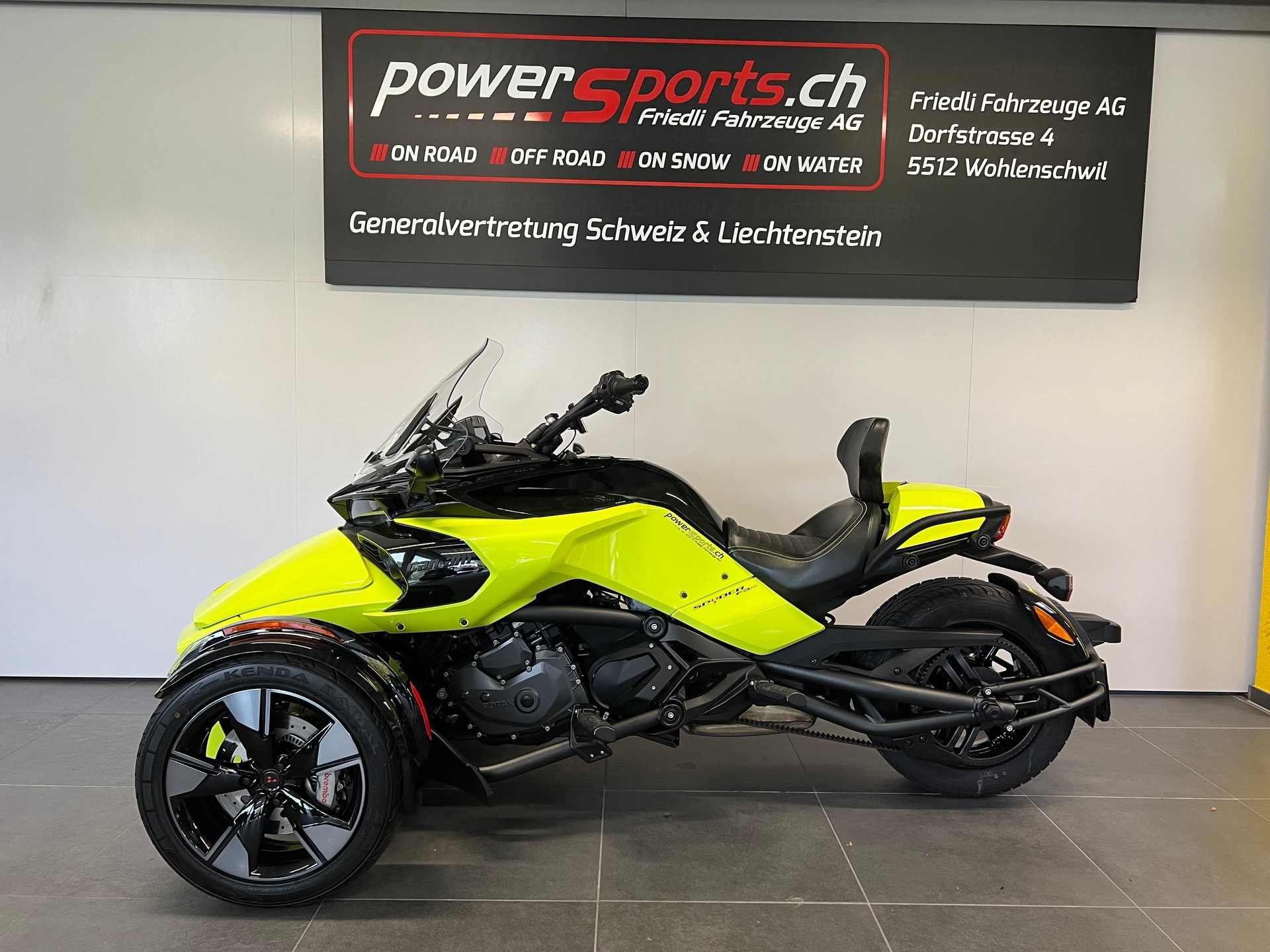 CAN-AM Spyder F3-S Special Series SE6-showroom-element-3