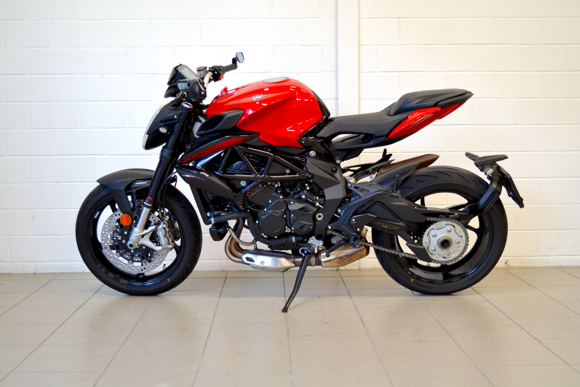 MV AGUSTA B3 Brutale 800 Rosso-showroom-element-2