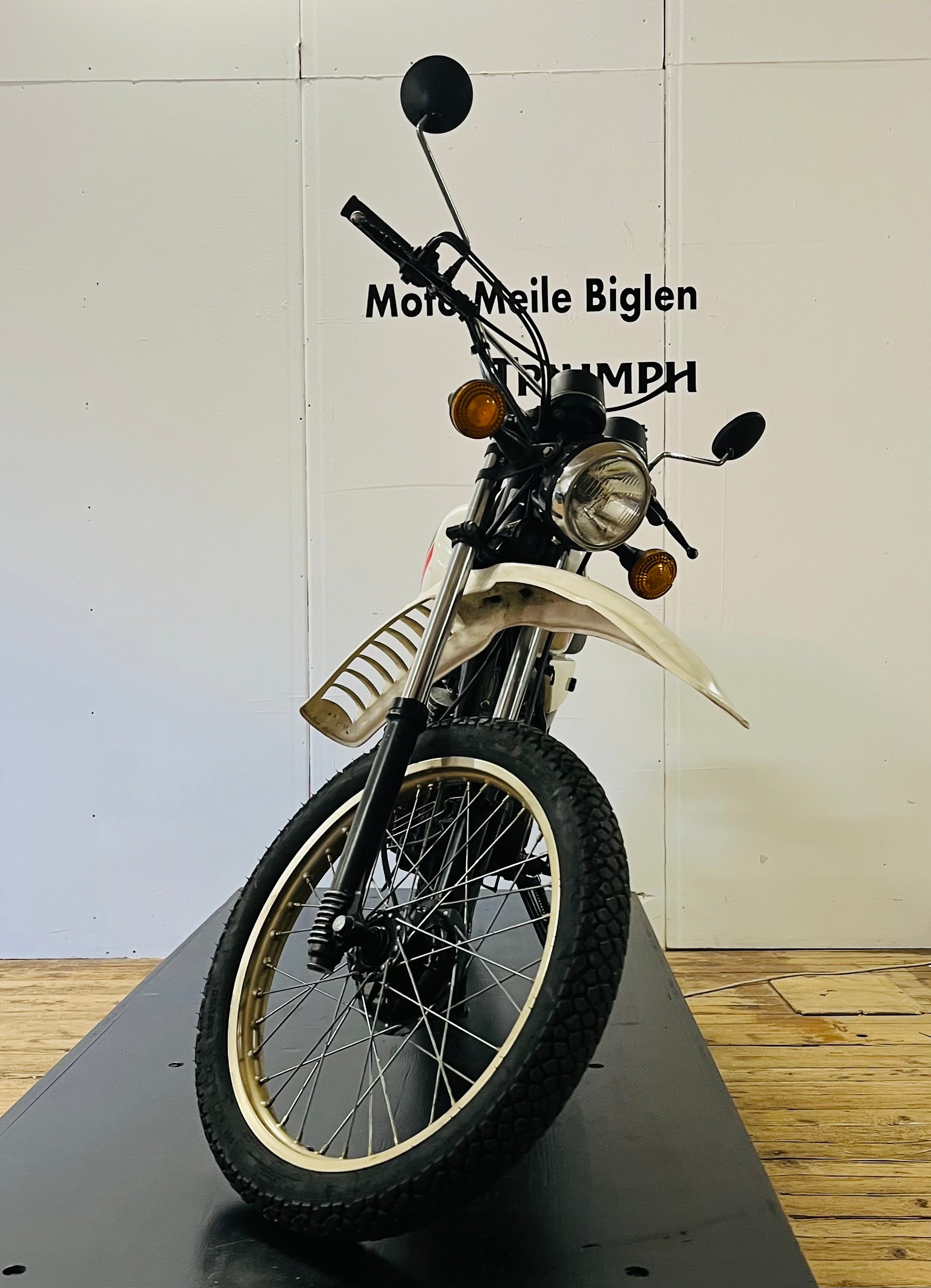 YAMAHA XT 250-showroom-element-3