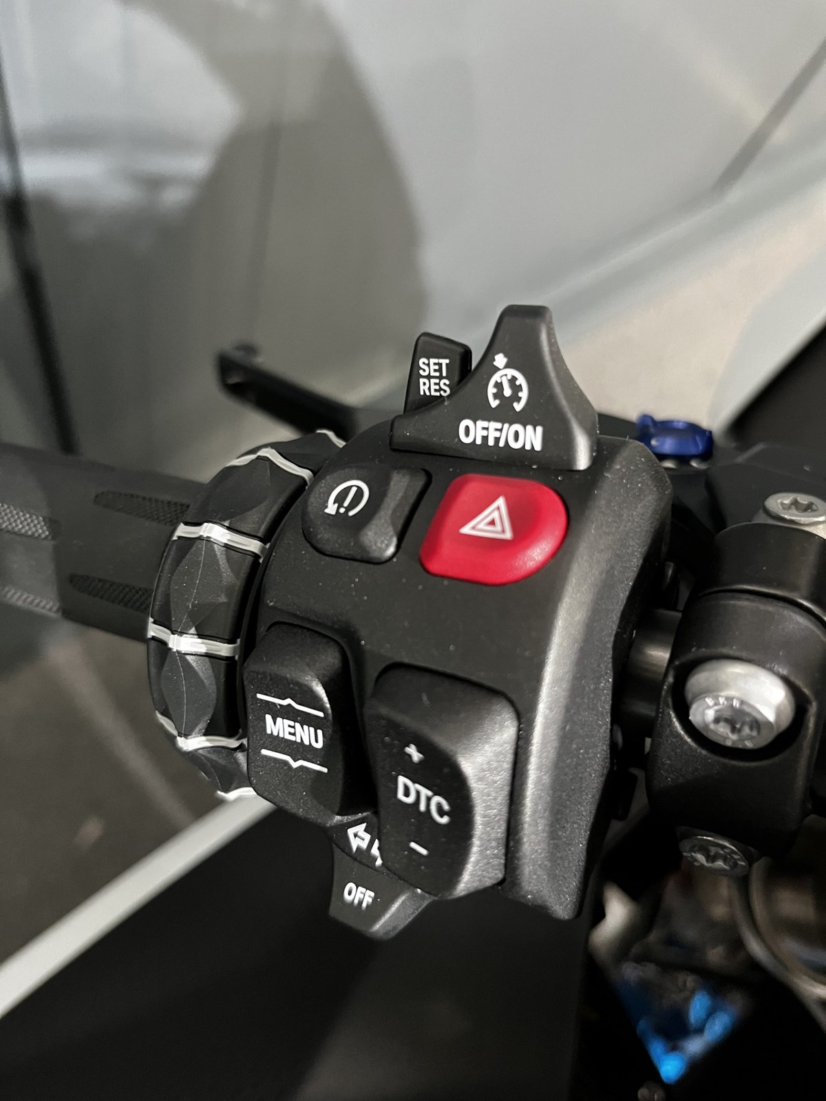 BMW S 1000 RR M Spätig-Umbau-showroom-element-3