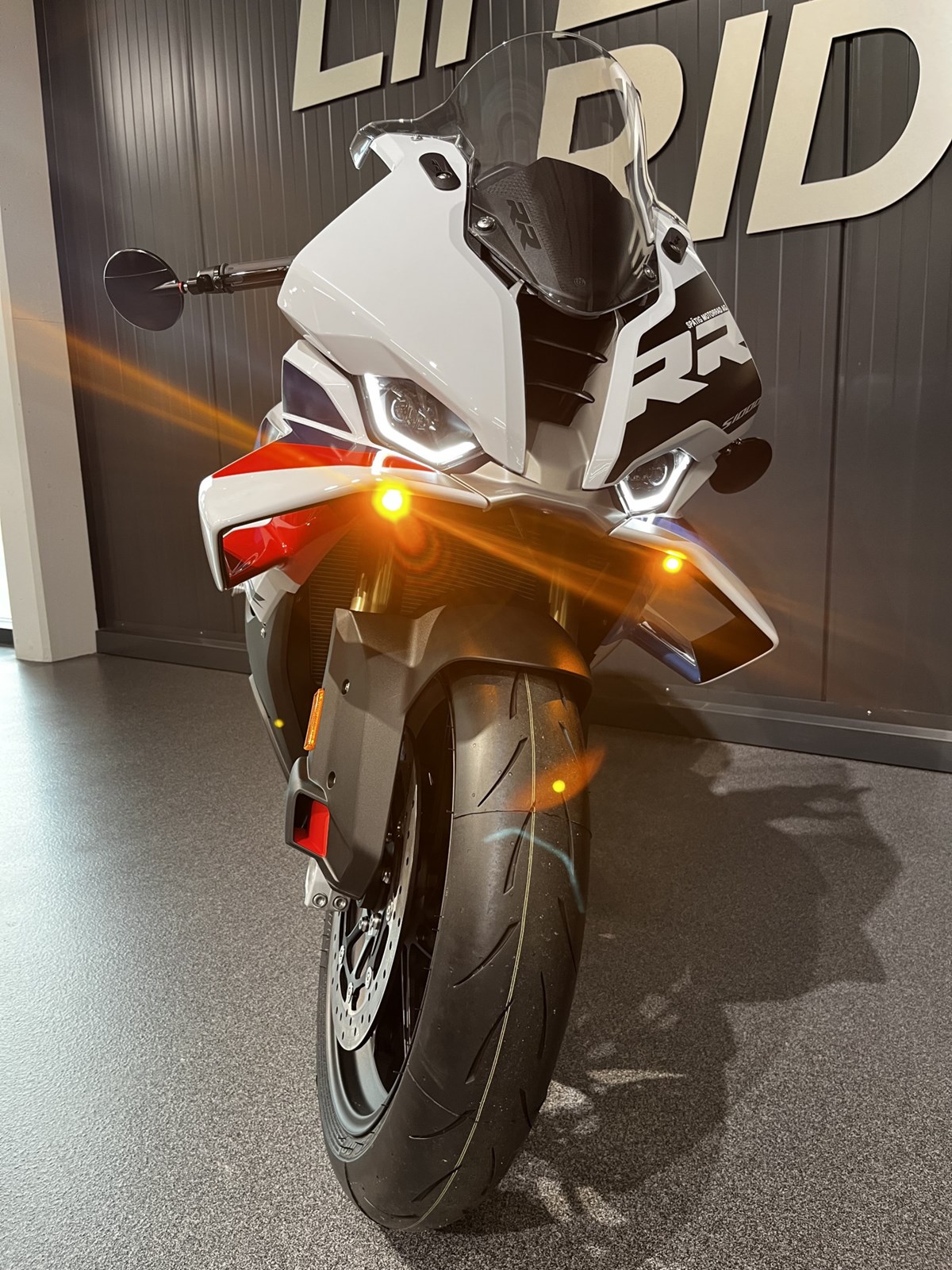 BMW S 1000 RR M Spätig-Umbau - Inklusive Service-Paket 3 Jahre / 30'000km!-image-5