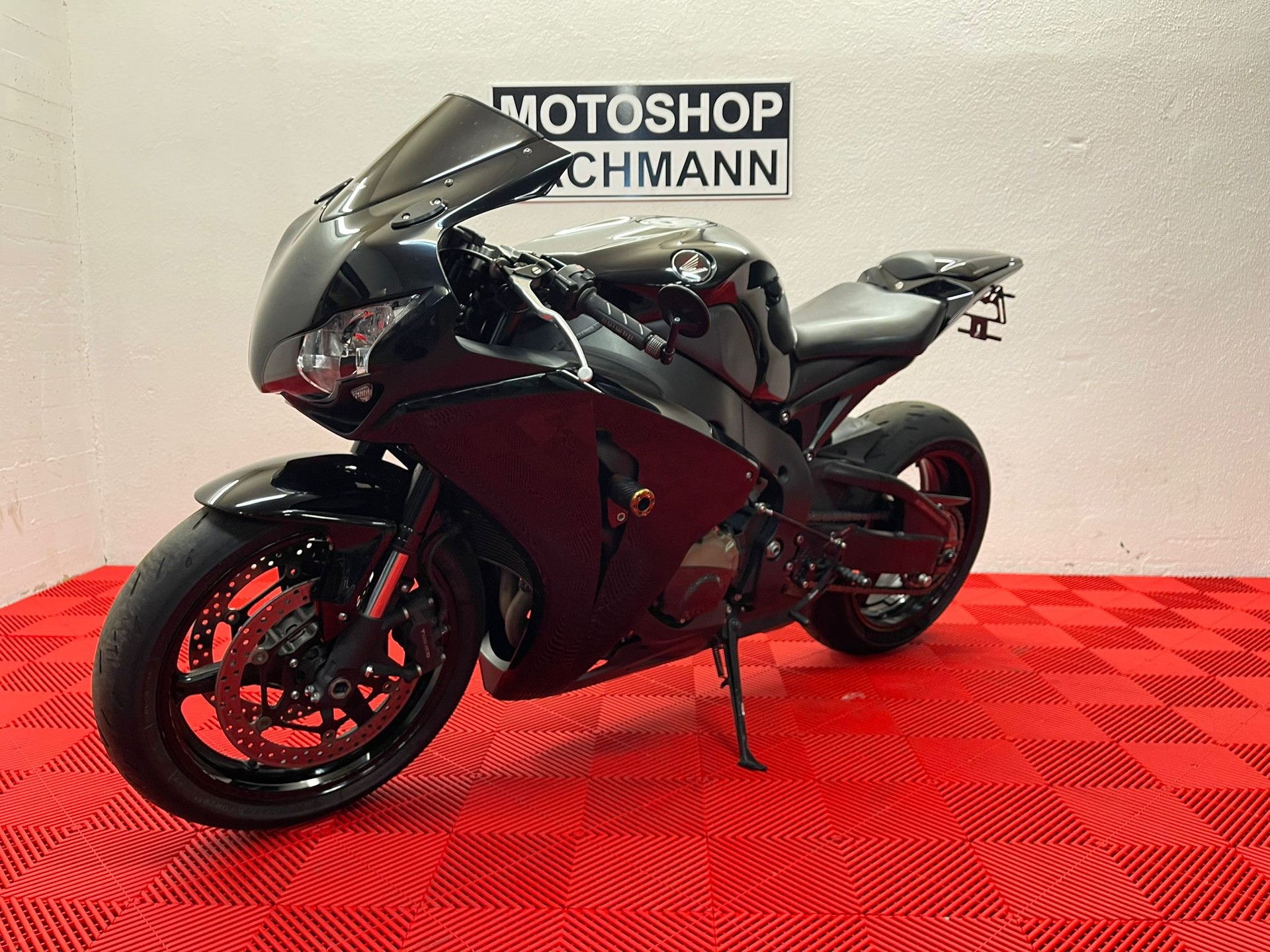 HONDA CBR 1000 RR Fireblade-showroom-element-2