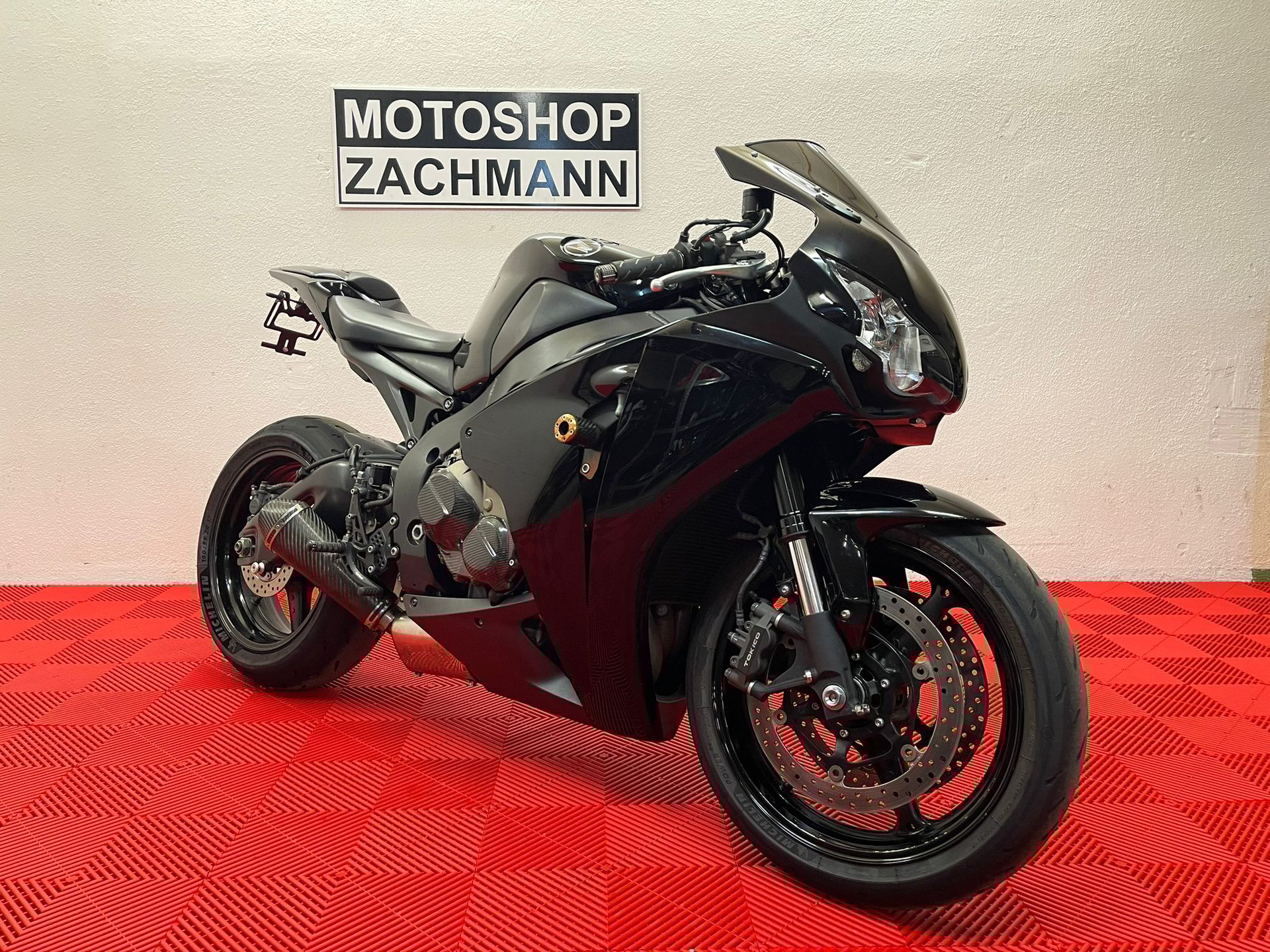 HONDA CBR 1000 RR Fireblade-showroom-element-1